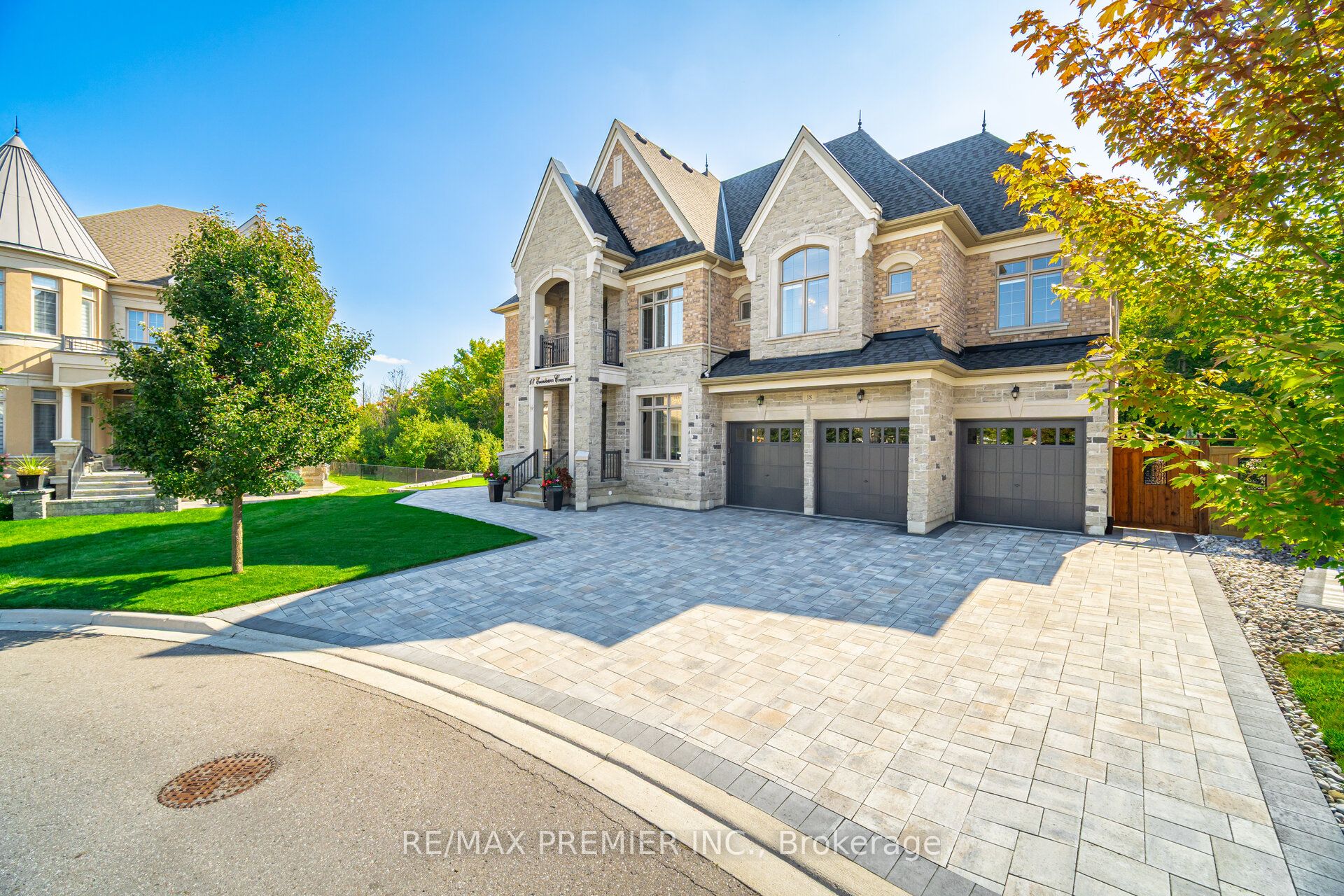 18 Erintown Crescent Property Photo 4
