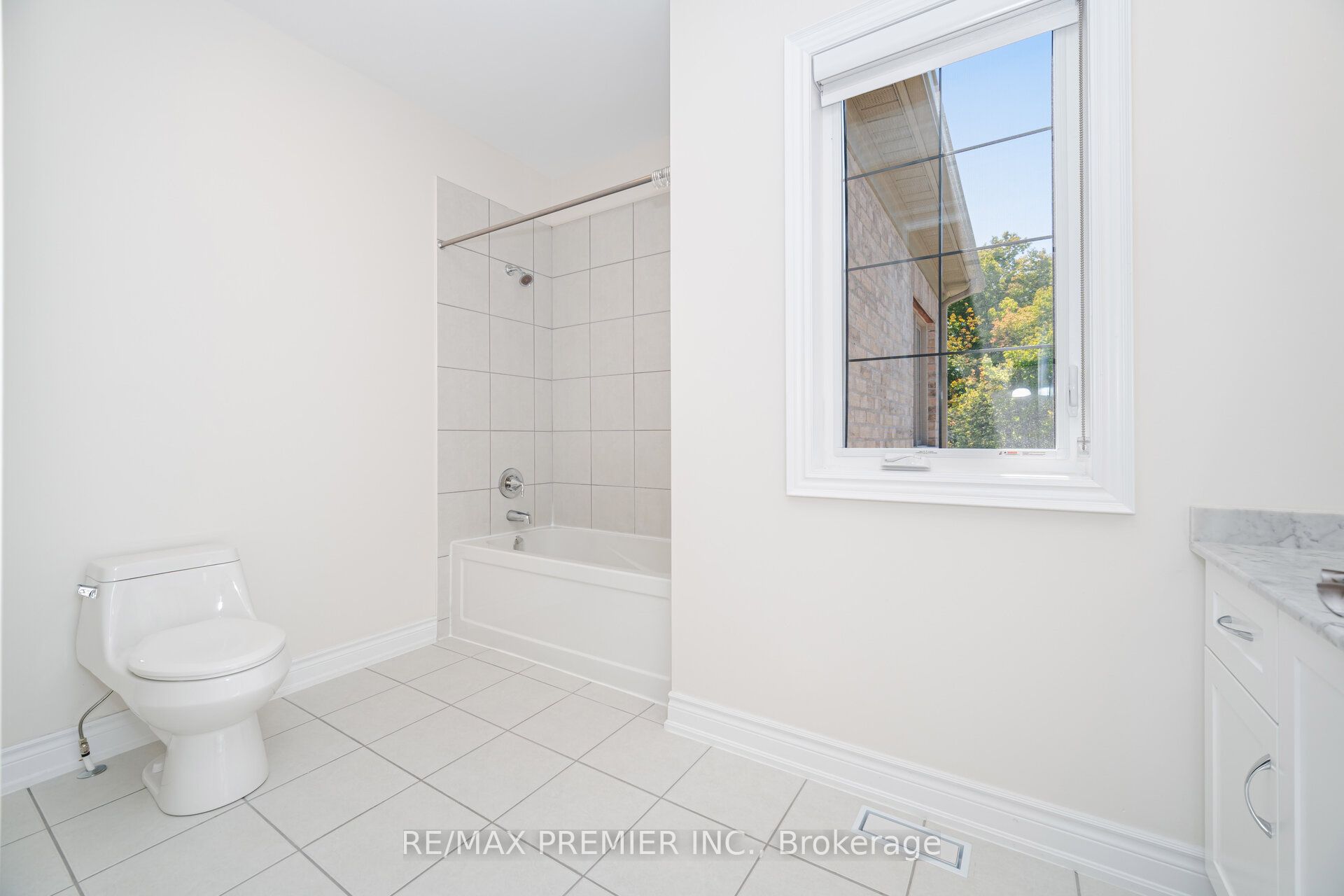 18 Erintown Crescent Property Photo 37