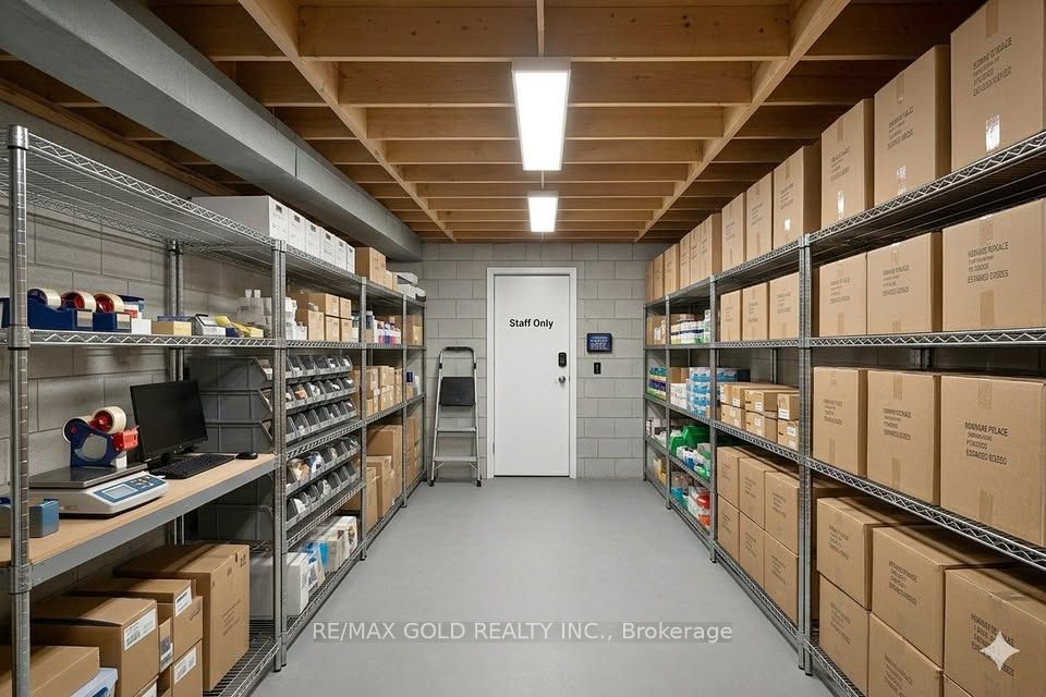 136 Guelph Street 2 Property Photo 8