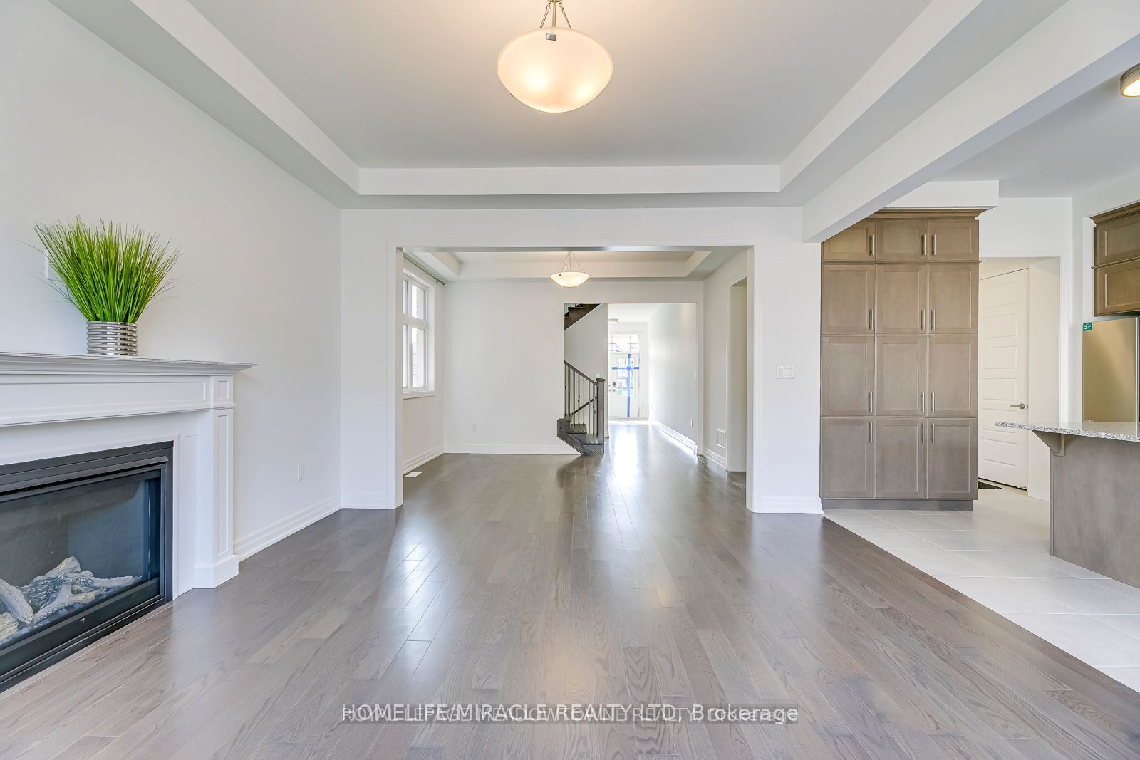 3133 Moss Gardens Property Photo 3