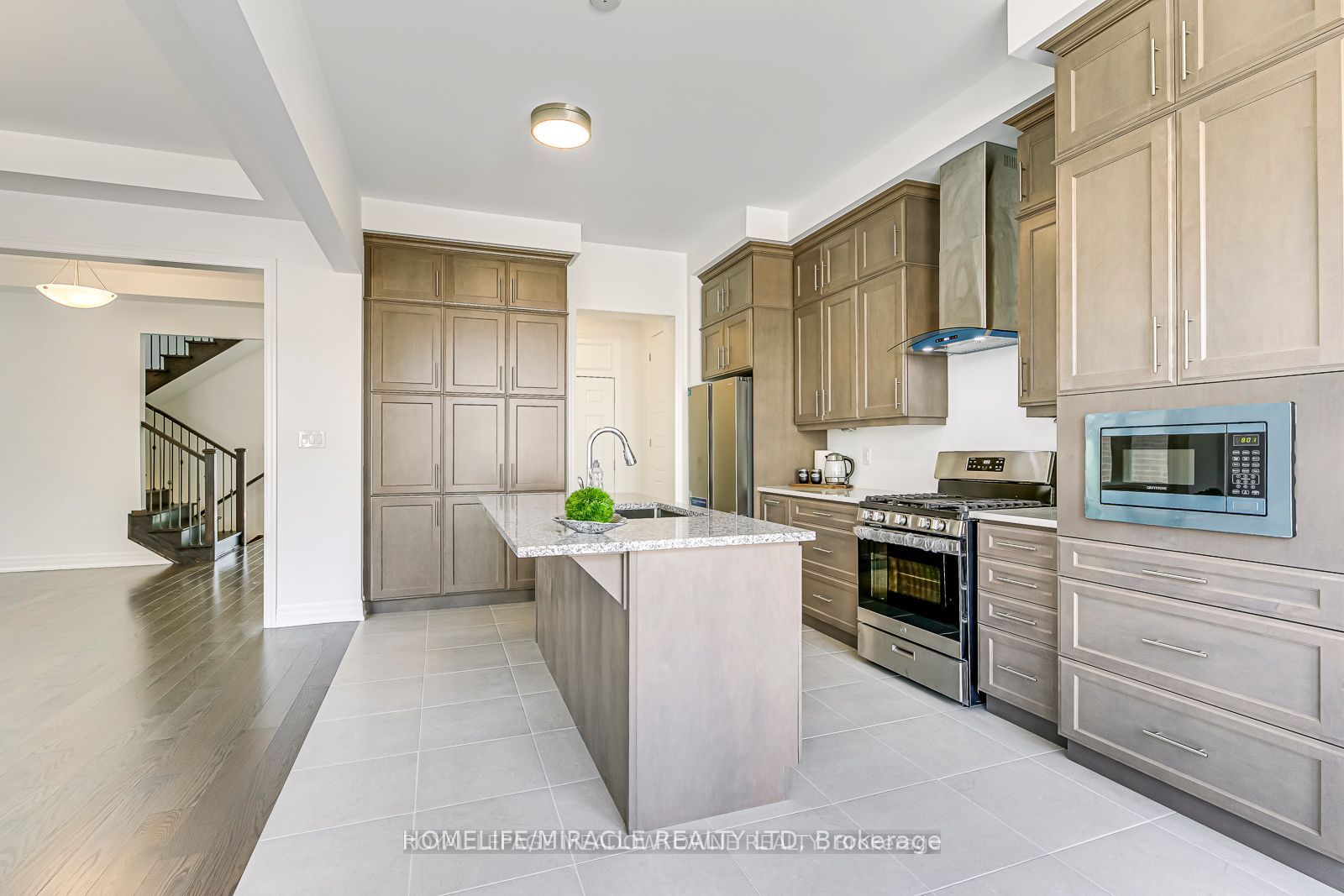 3133 Moss Gardens Property Photo 4