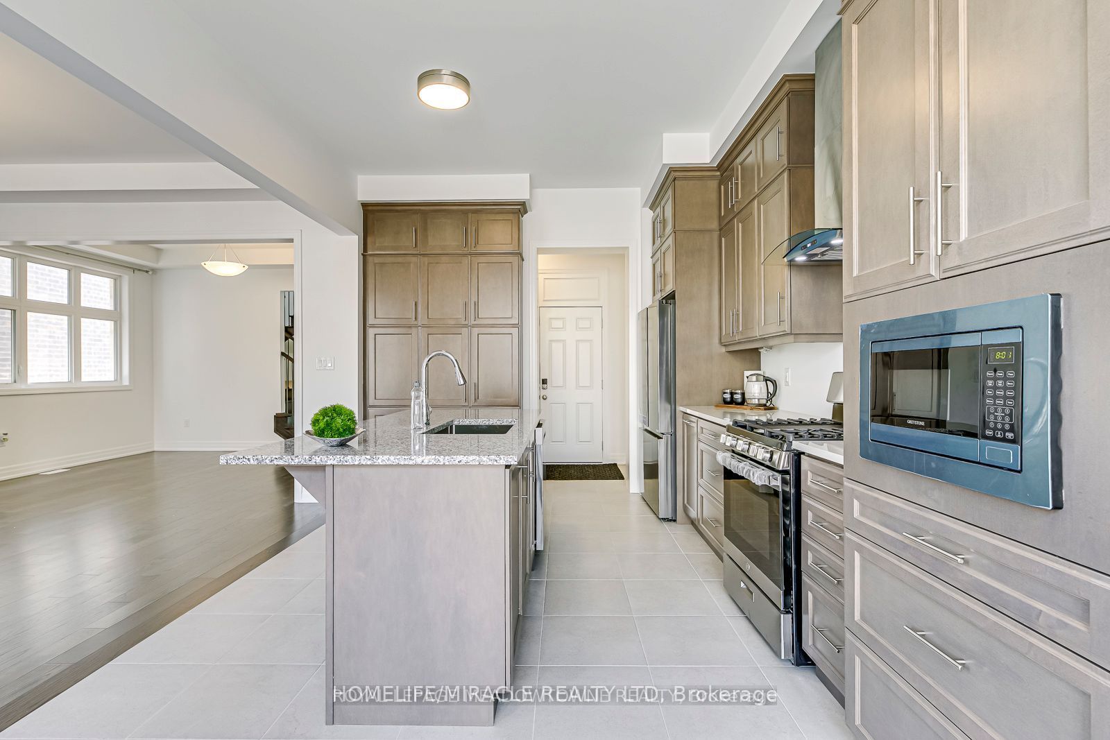 3133 Moss Gardens Property Photo 6