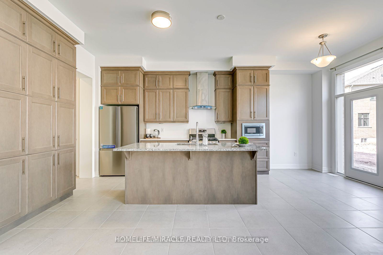 3133 Moss Gardens Property Photo 7