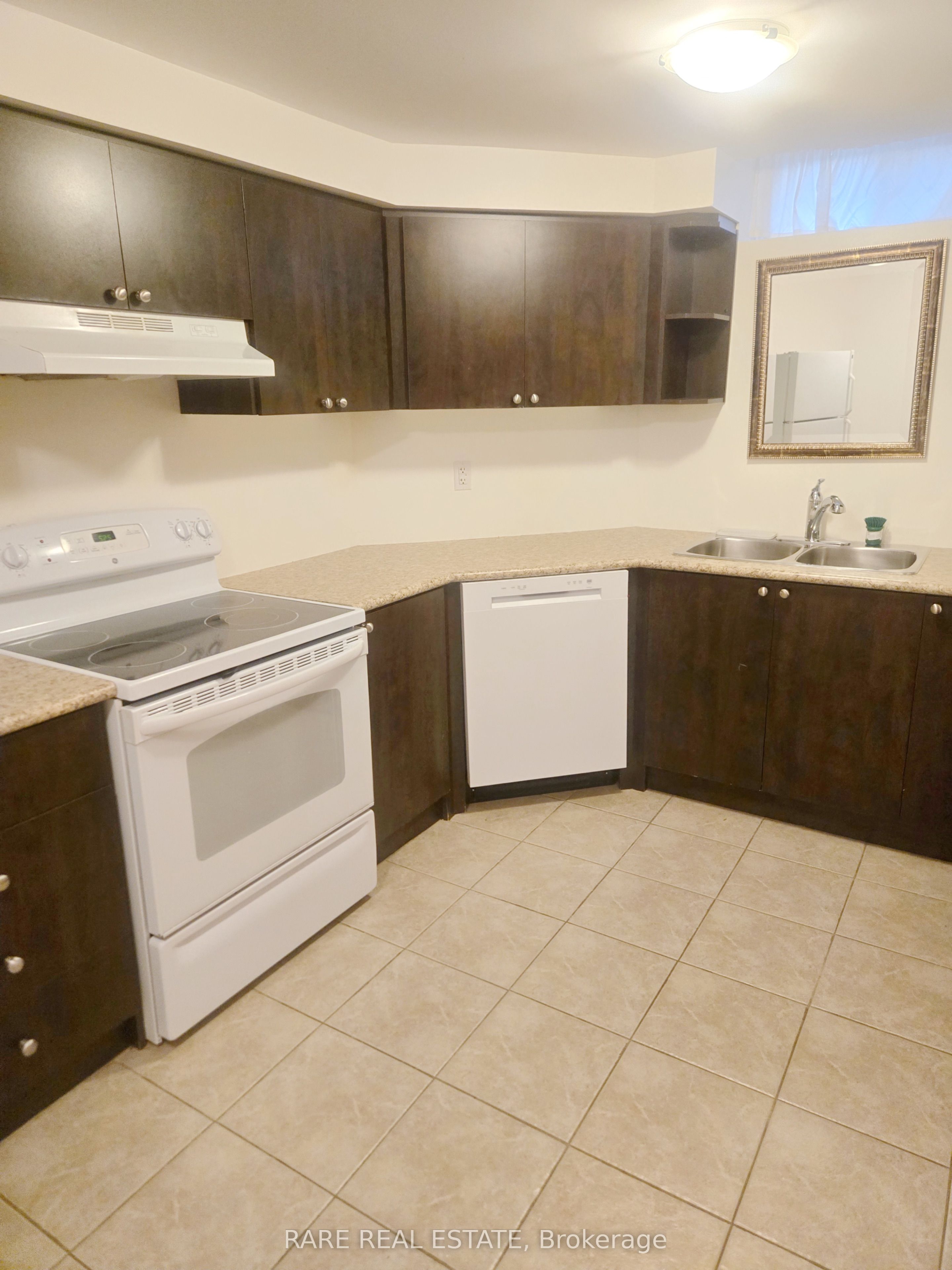 4594 Bismark Crescent Property Photo 6