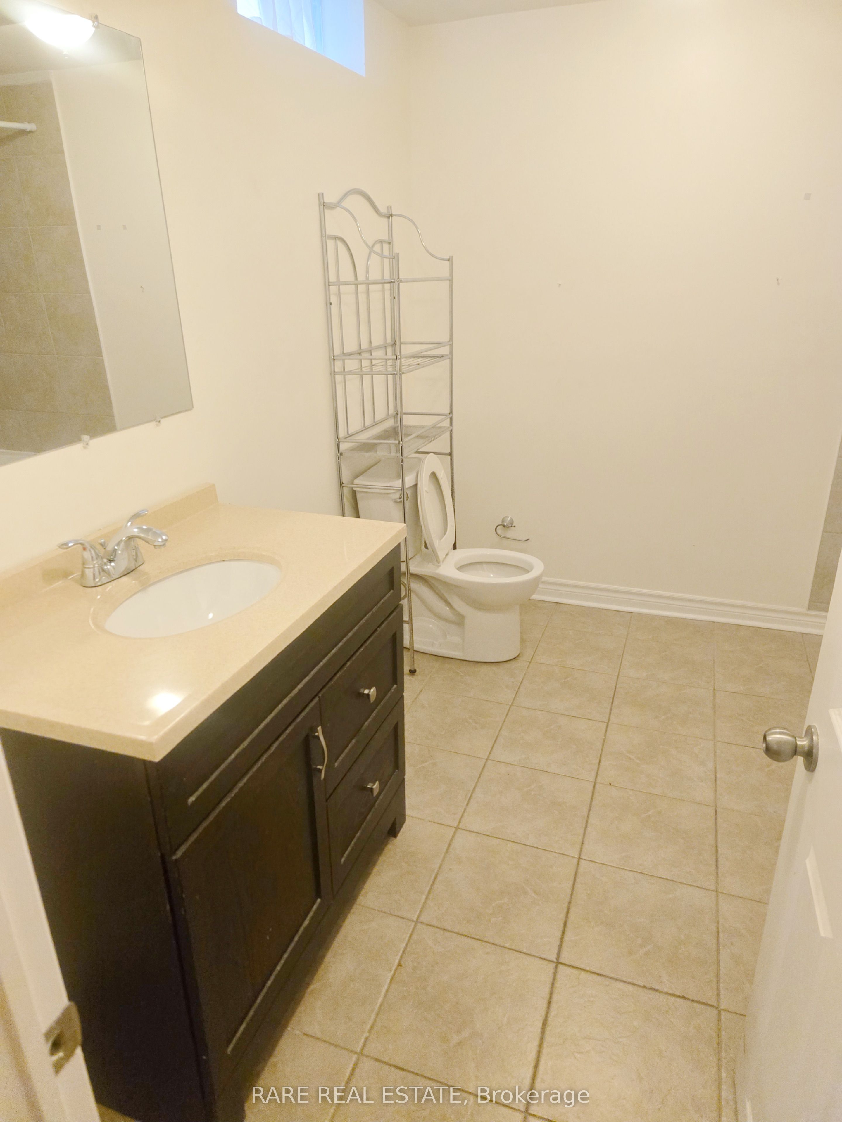 4594 Bismark Crescent Property Photo 9