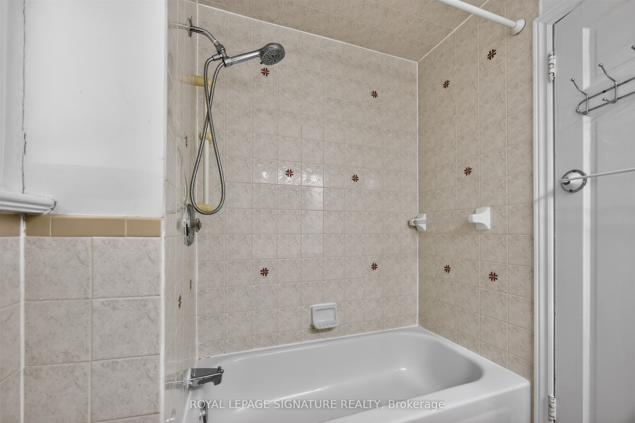 426 Armadale Avenue Property Photo 39
