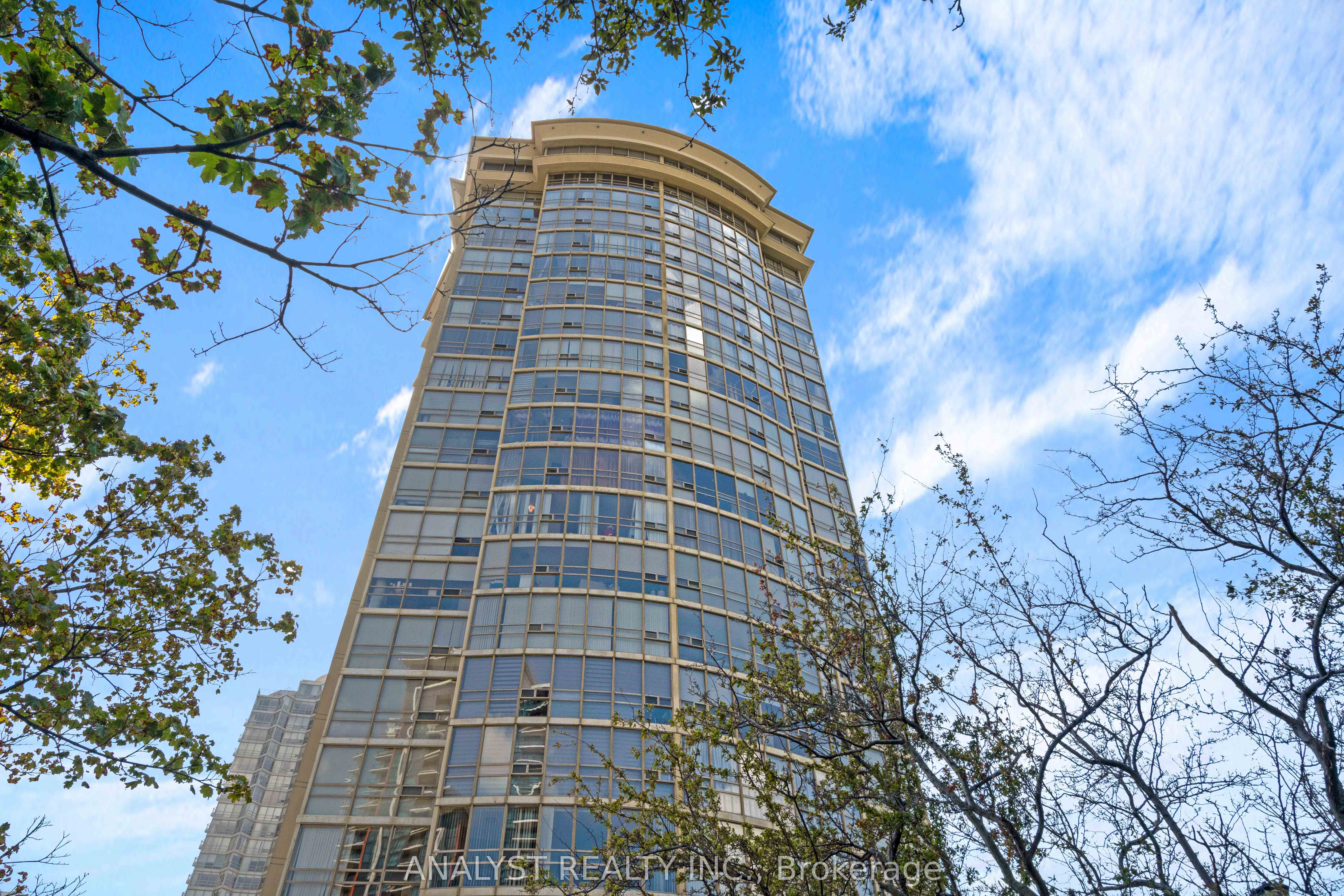 50 Eglinton Avenue W 909 Property Photo 2