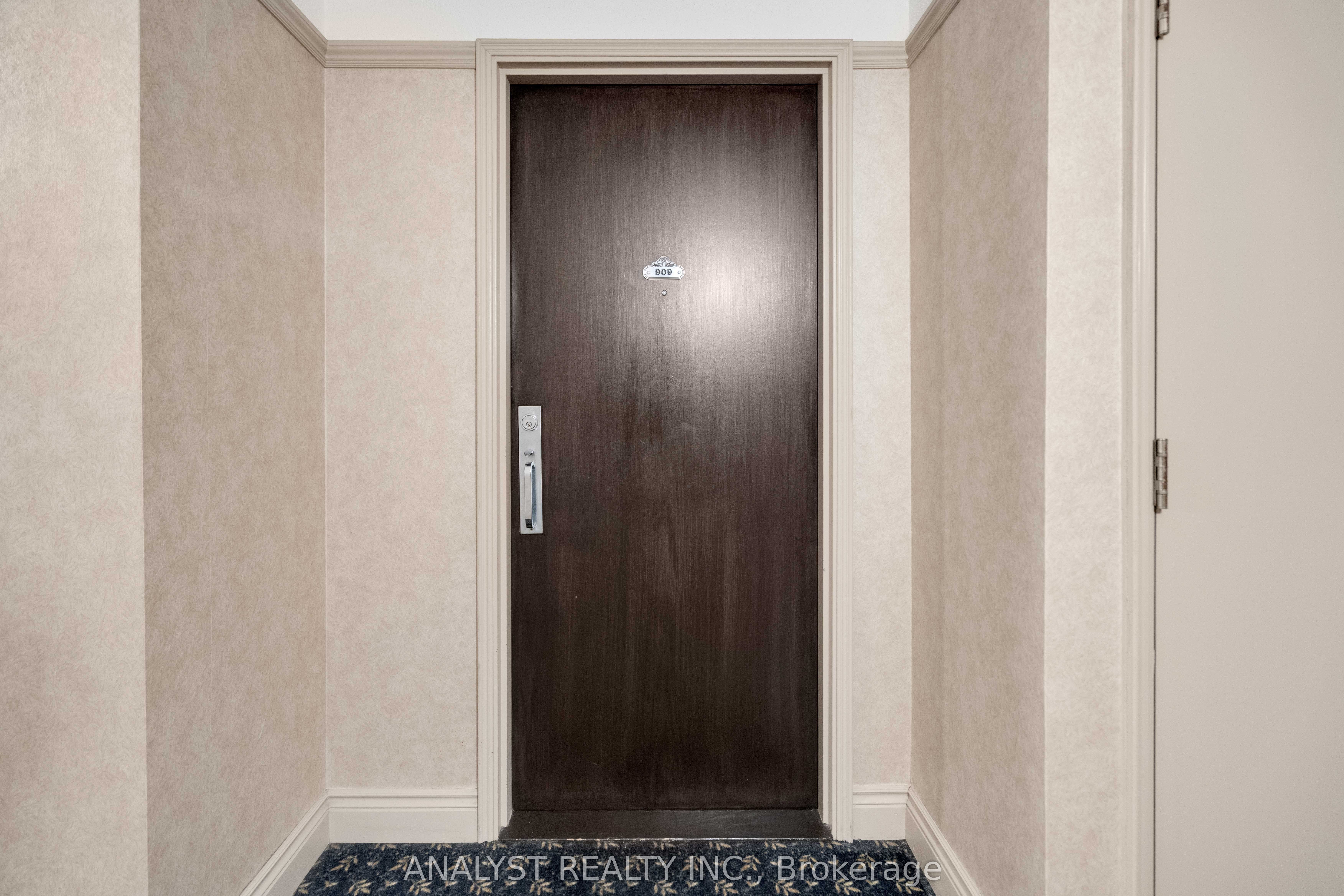 50 Eglinton Avenue W 909 Property Photo 4