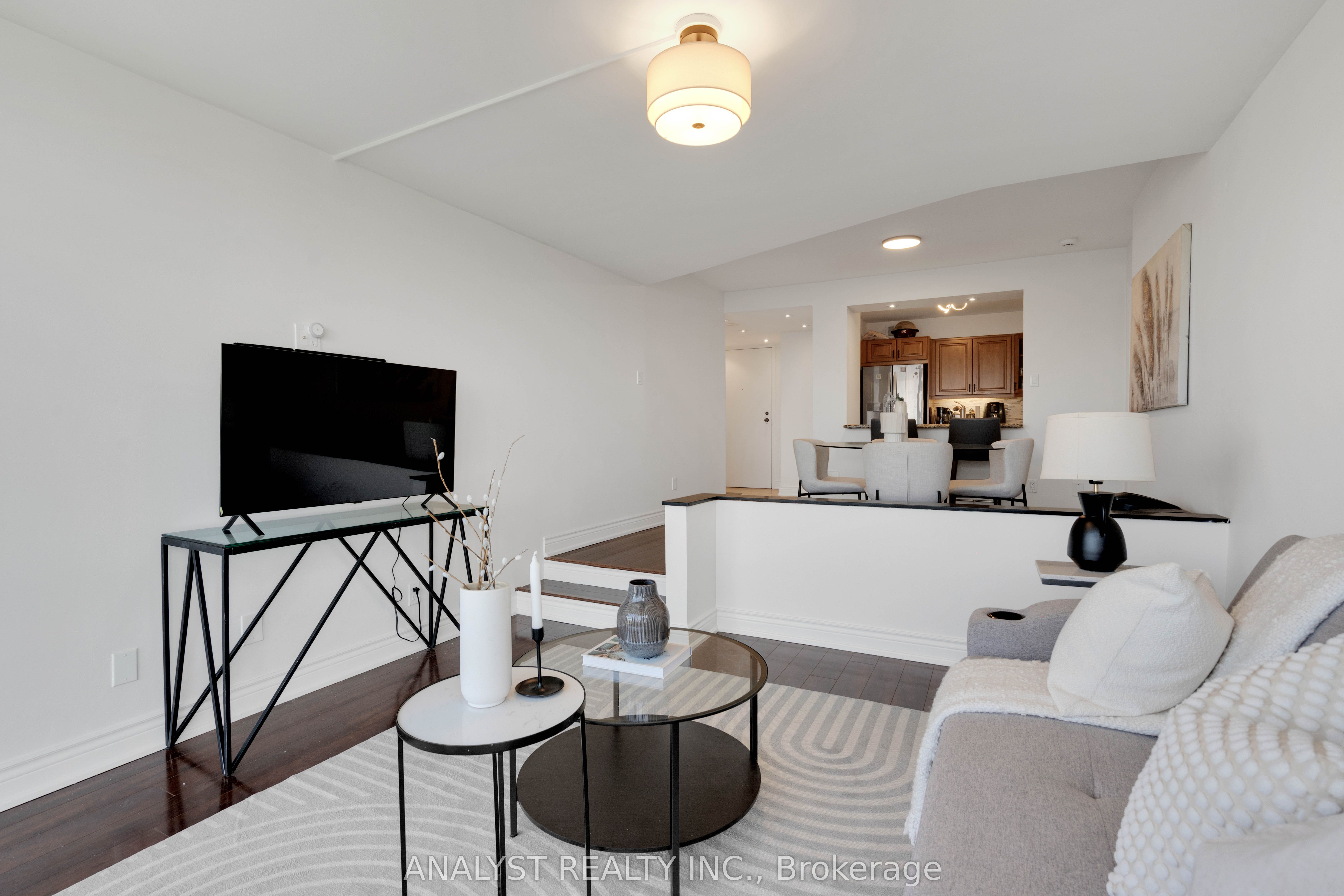 50 Eglinton Avenue W 909 Property Photo 17
