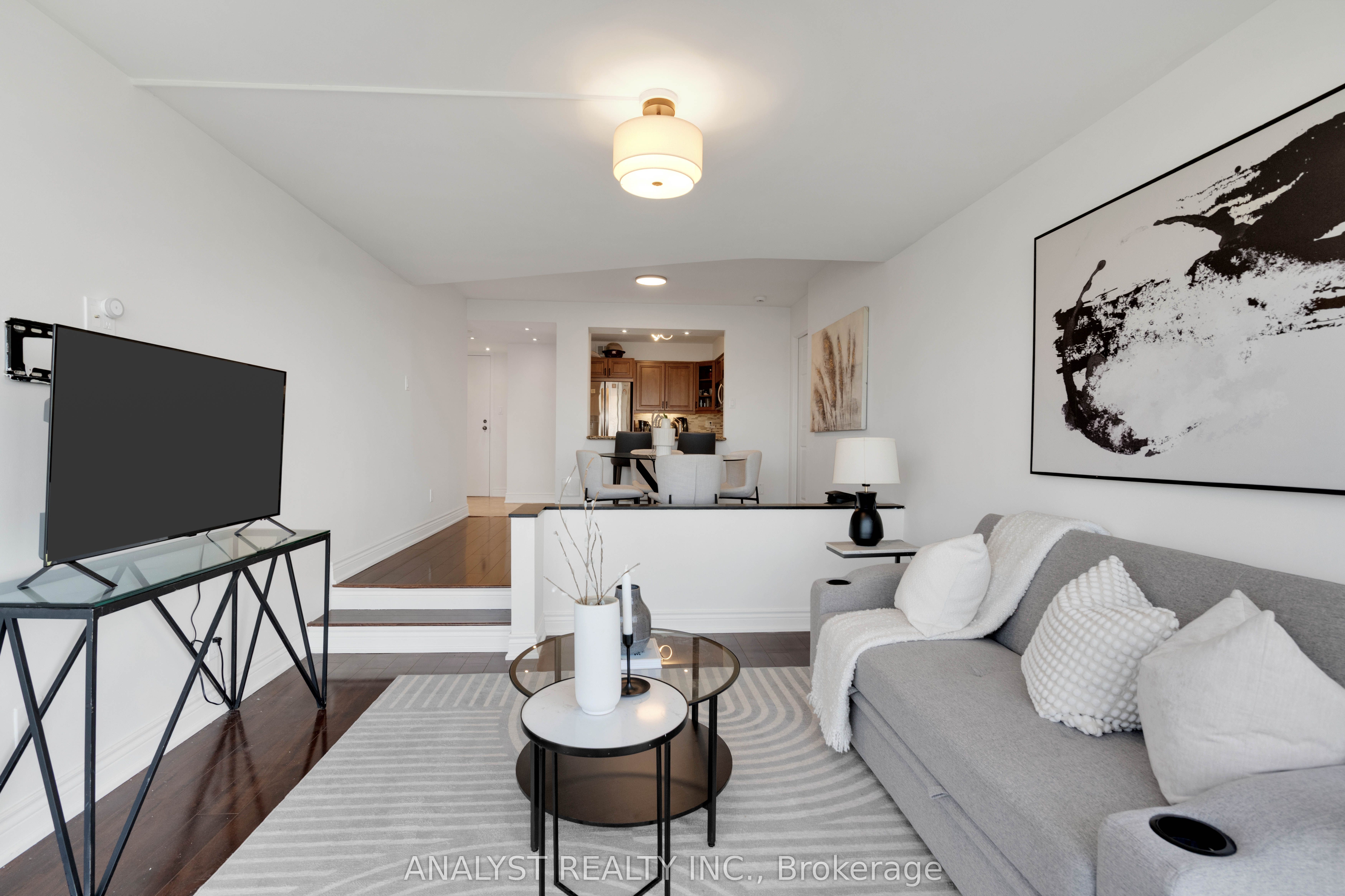 50 Eglinton Avenue W 909 Property Photo 18