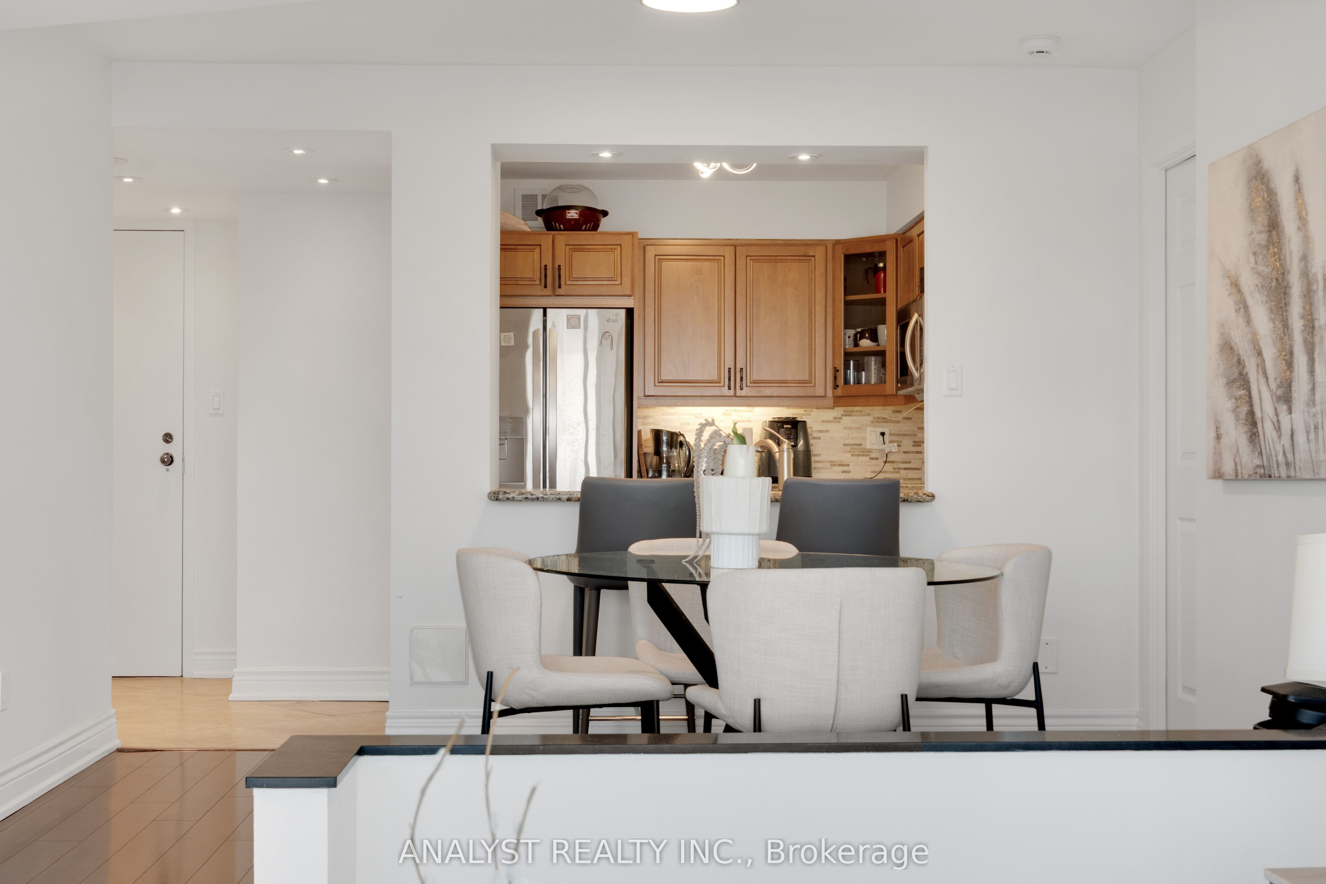 50 Eglinton Avenue W 909 Property Photo 19