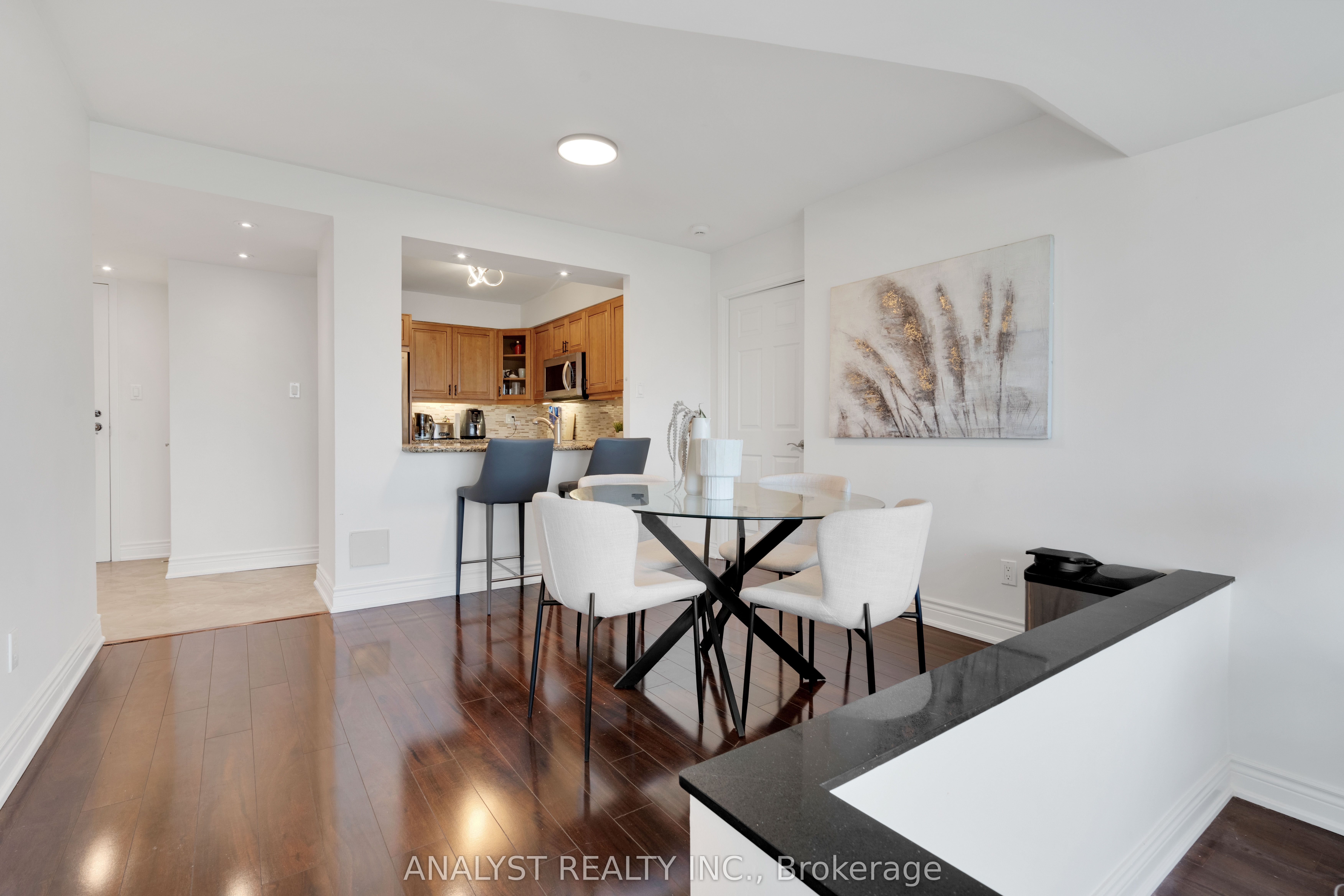 50 Eglinton Avenue W 909 Property Photo 20