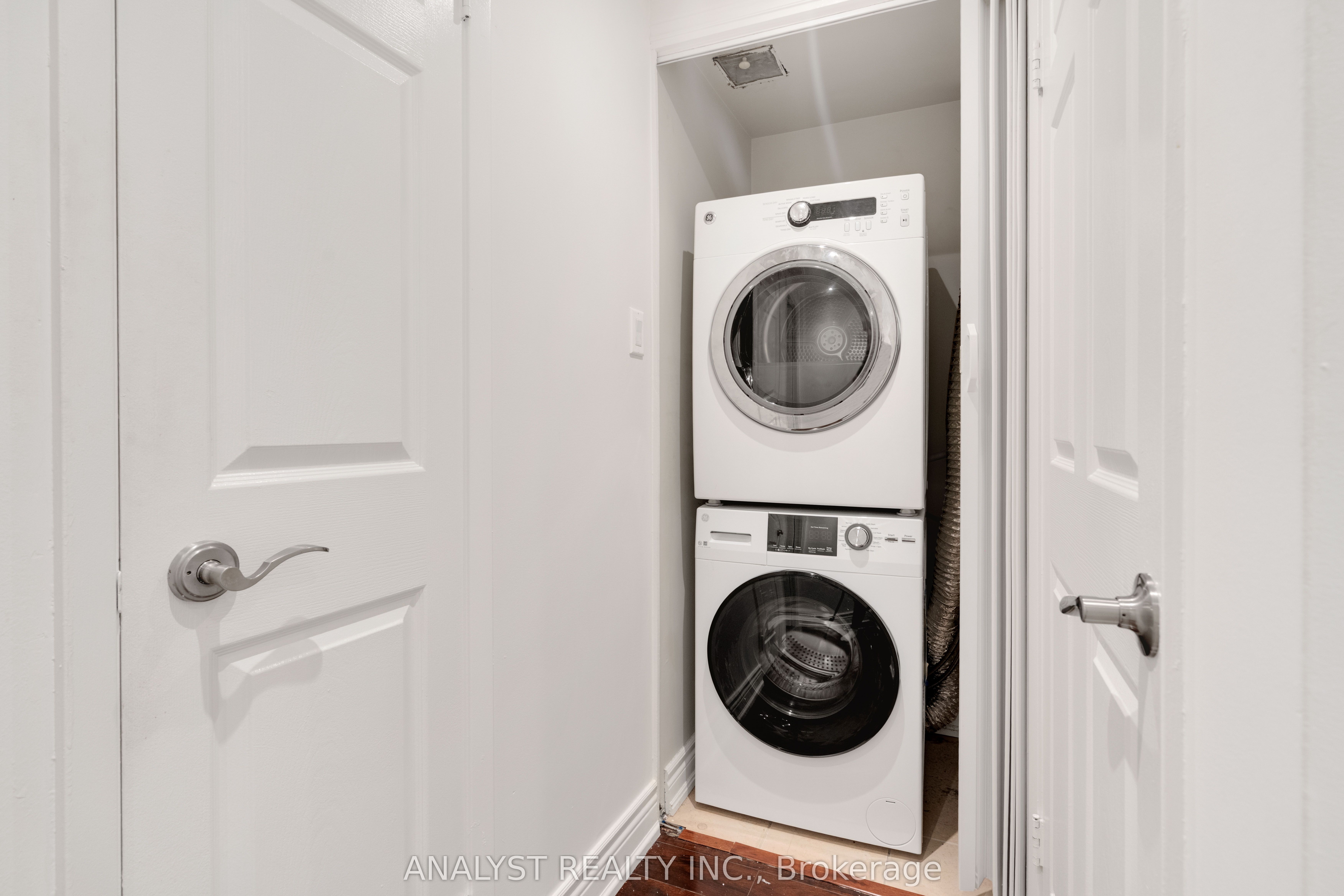 50 Eglinton Avenue W 909 Property Photo 22