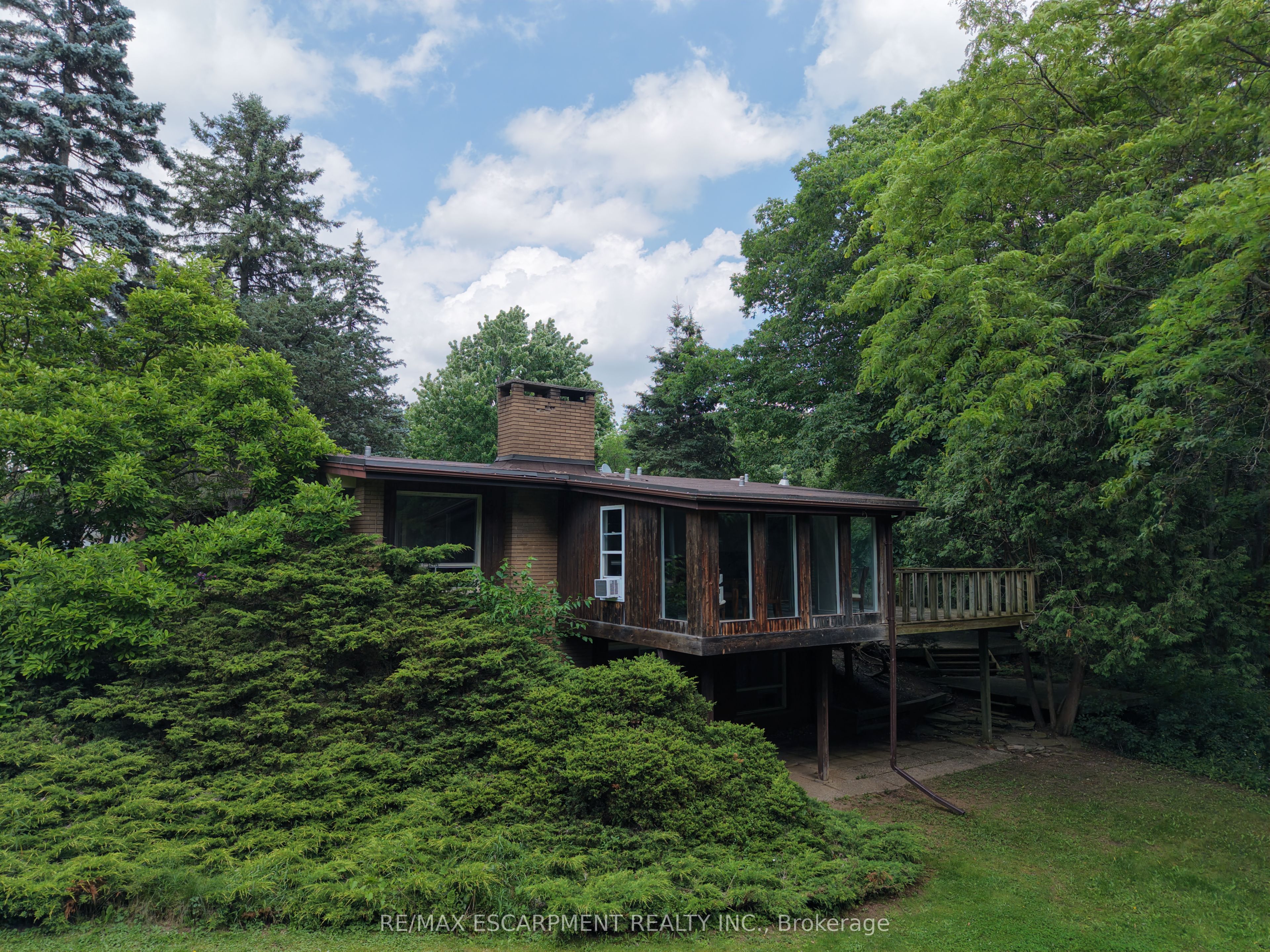 560 Crane Court Property Photo 4