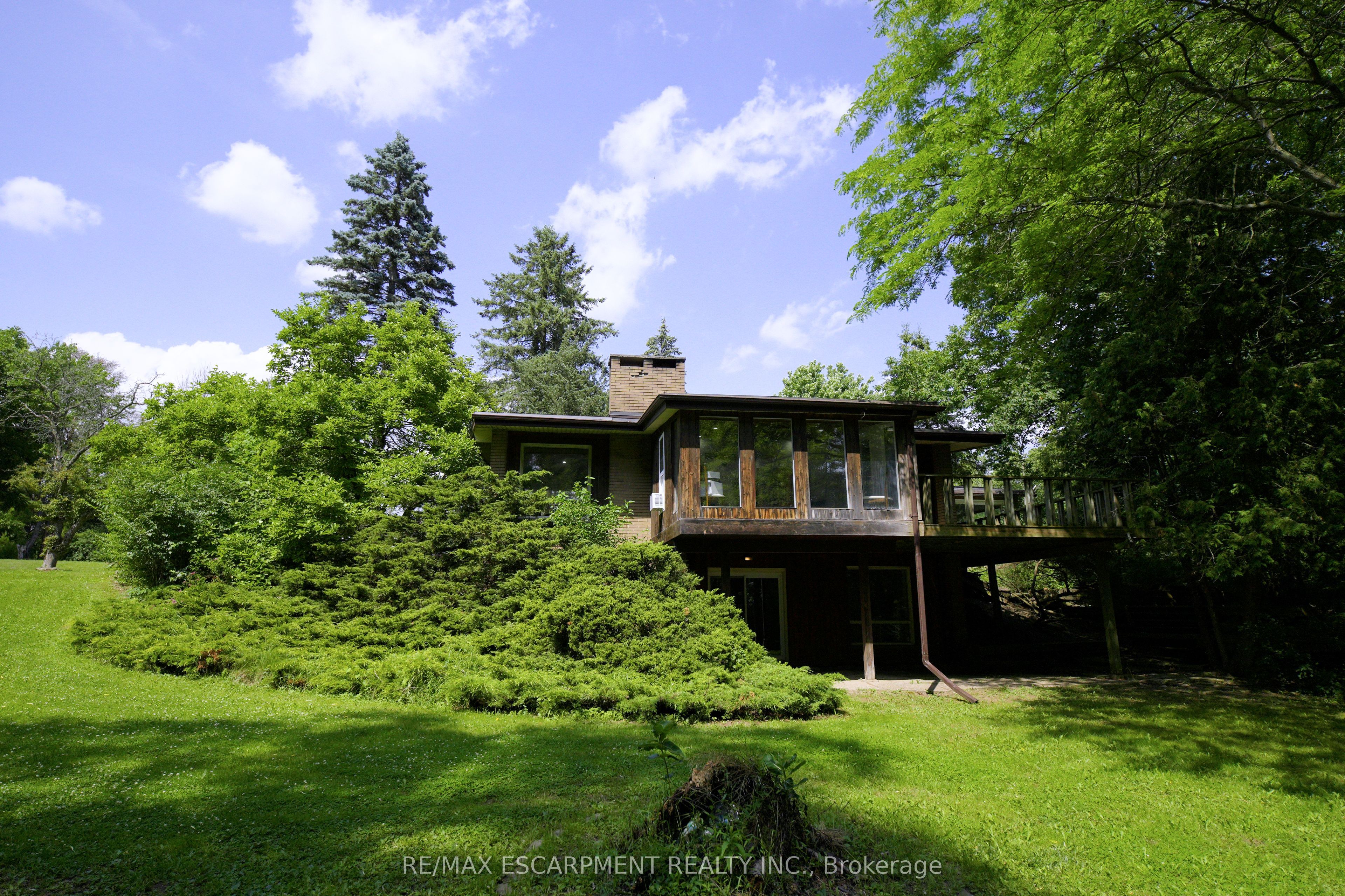 560 Crane Court Property Photo 8