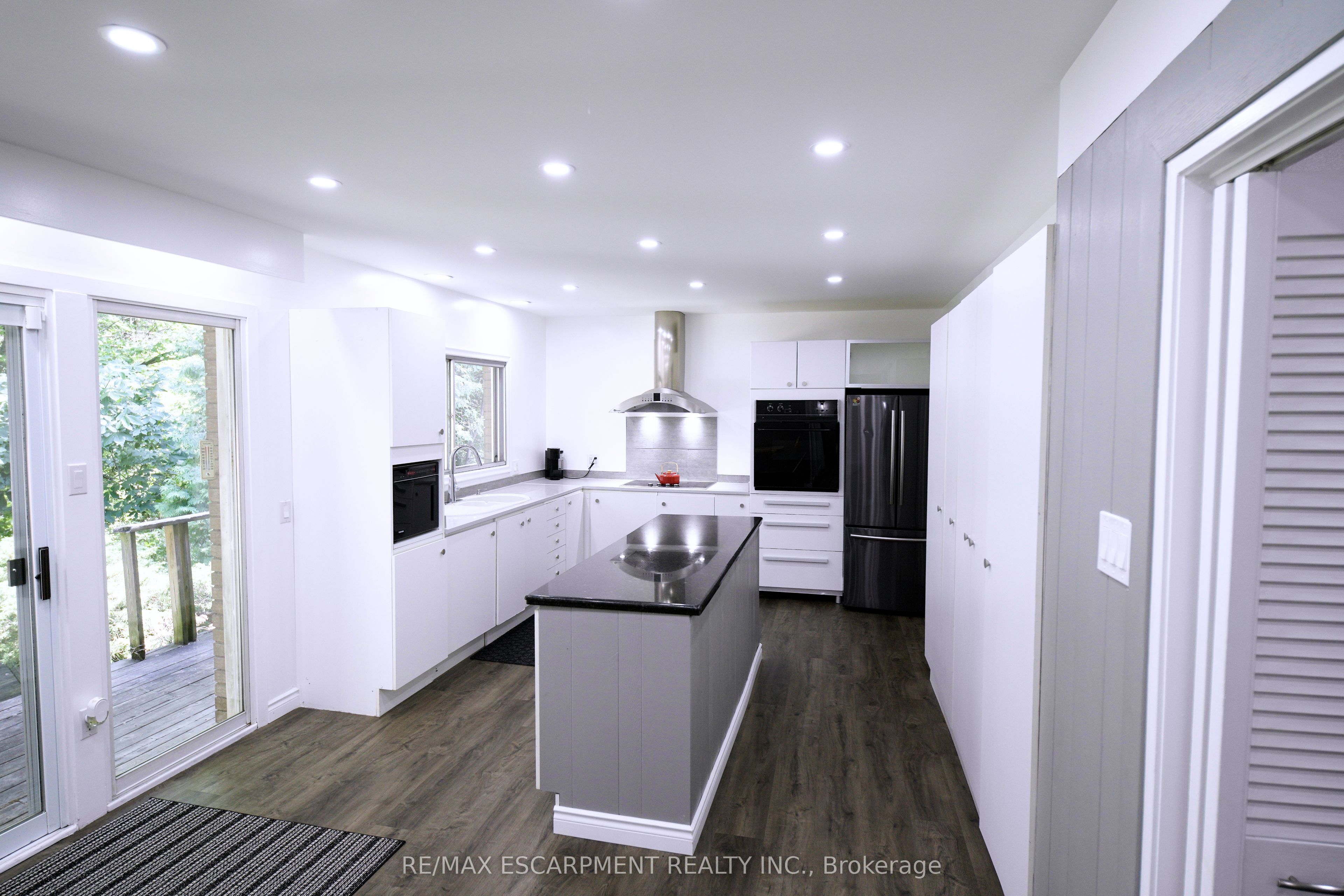 560 Crane Court Property Photo 14