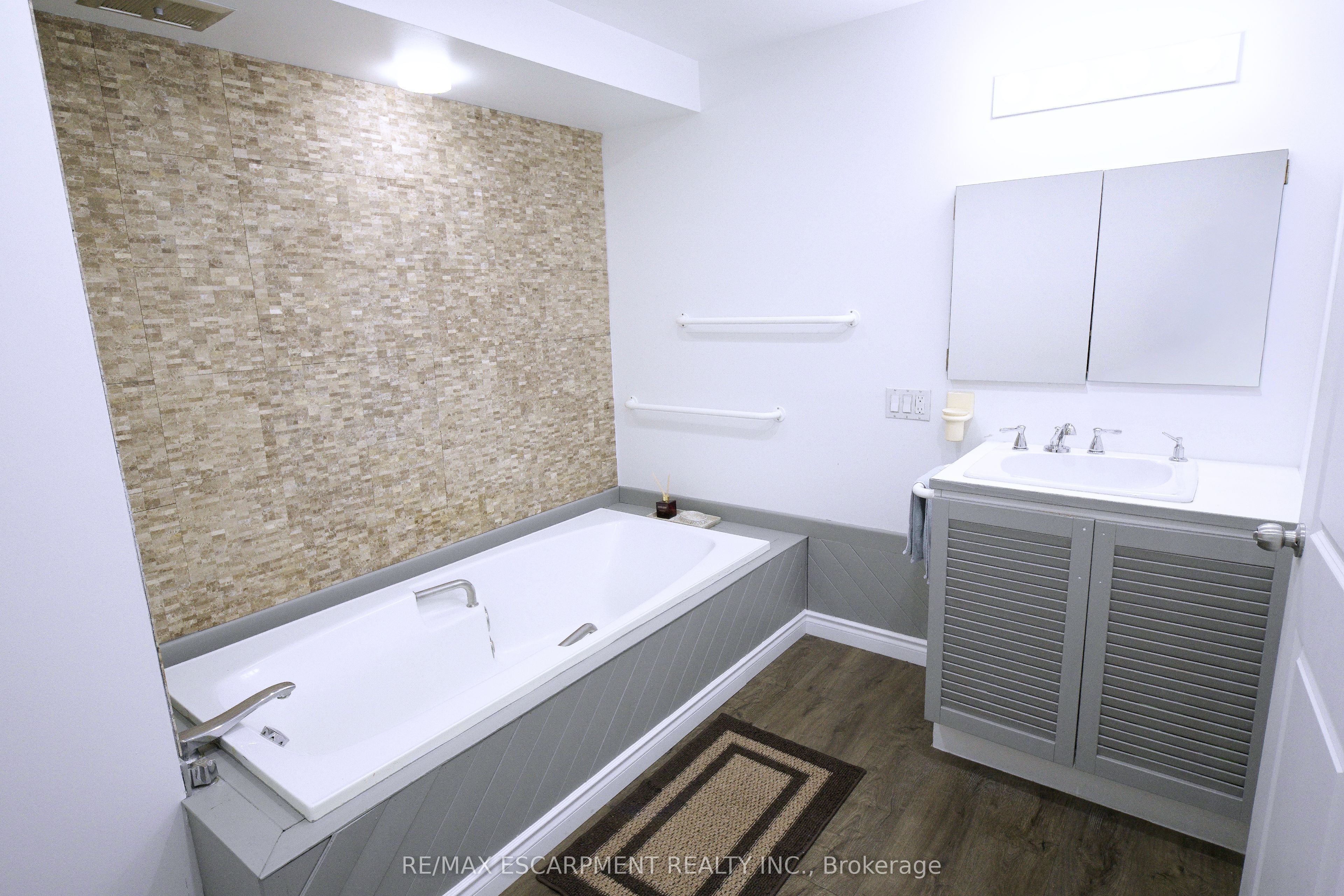 560 Crane Court Property Photo 21