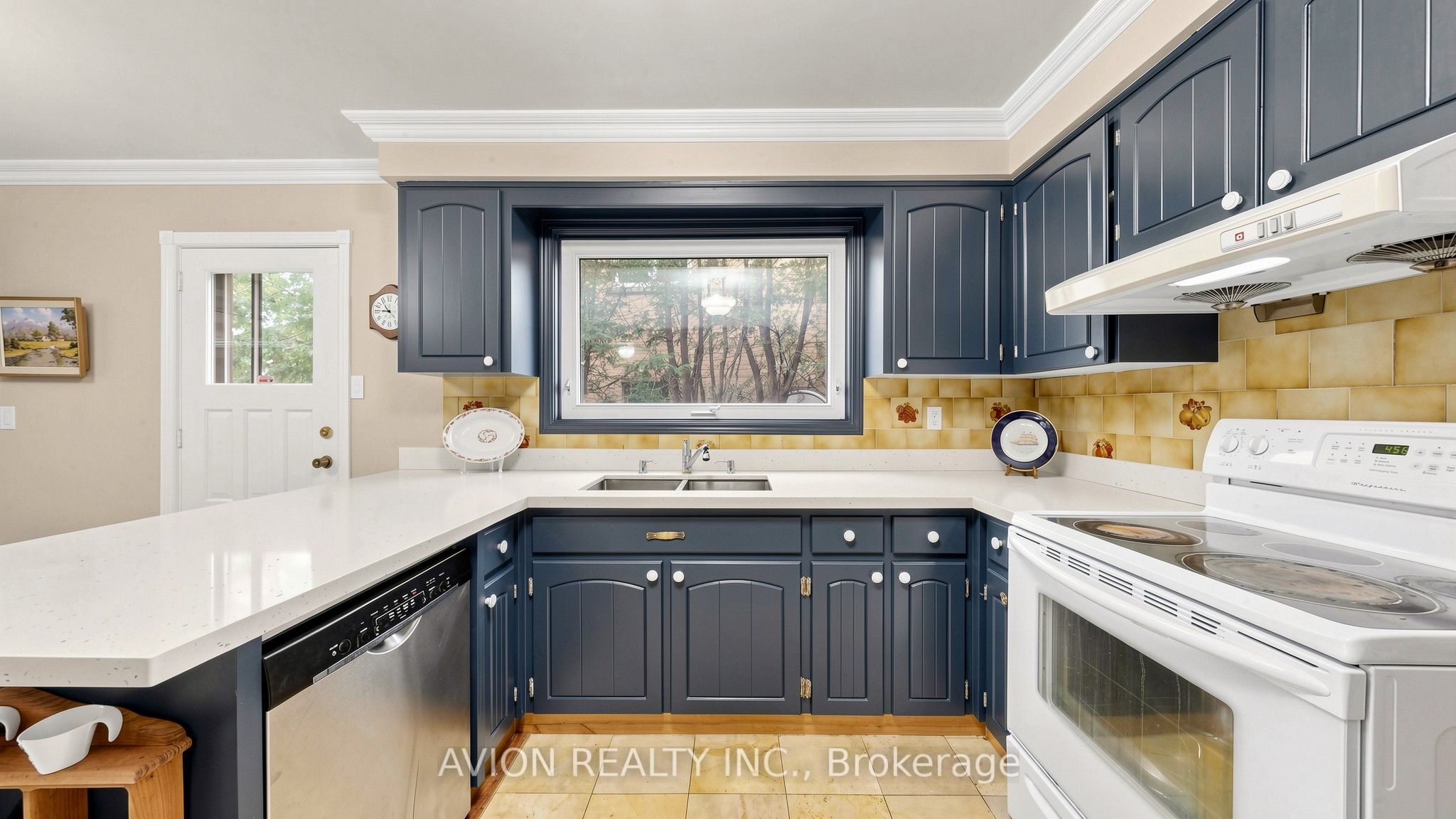 1423 Malibou Terrace Property Photo 11
