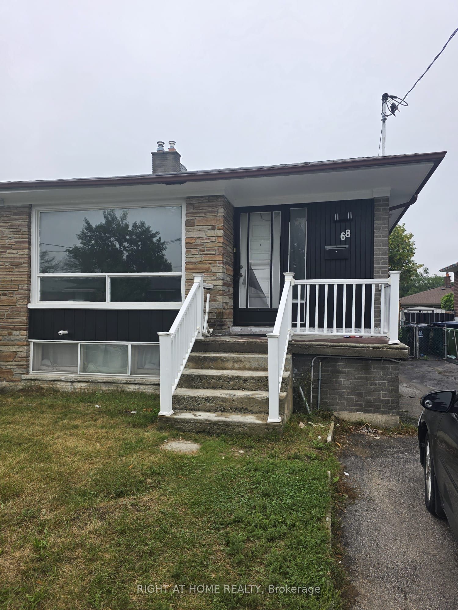 68 Elnathan Crescent Main Property Photo 1
