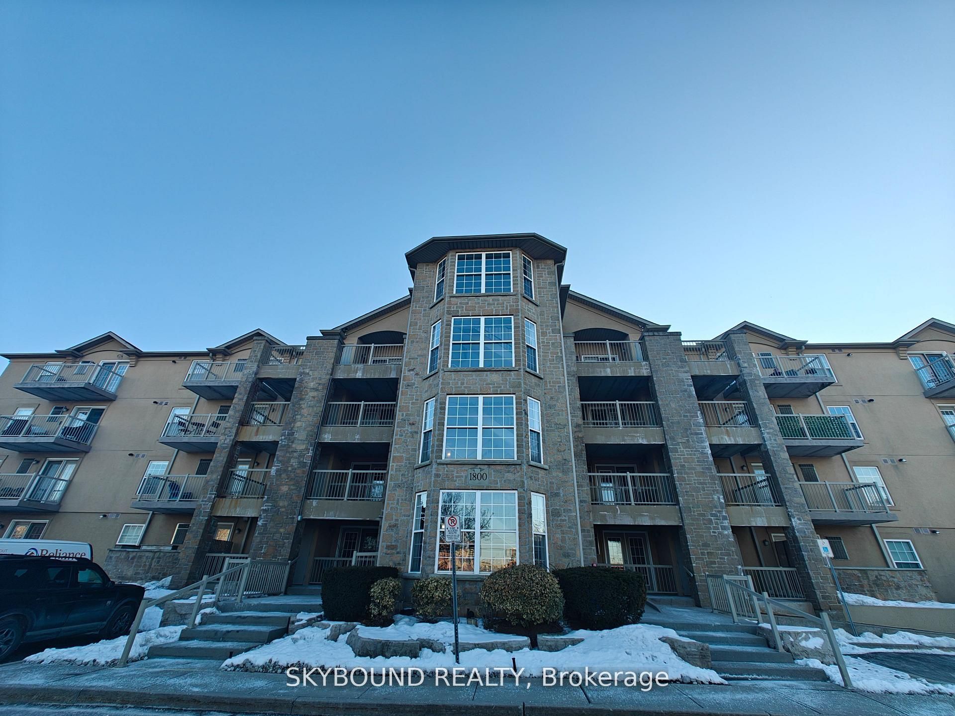 1800 Walkers Line 206 Property Photo 1
