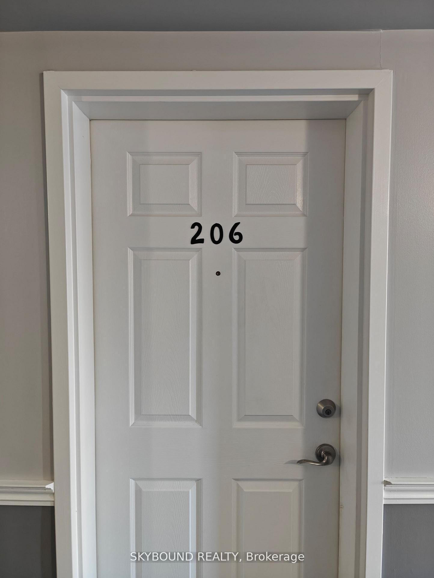 1800 Walkers Line 206 Property Photo 2