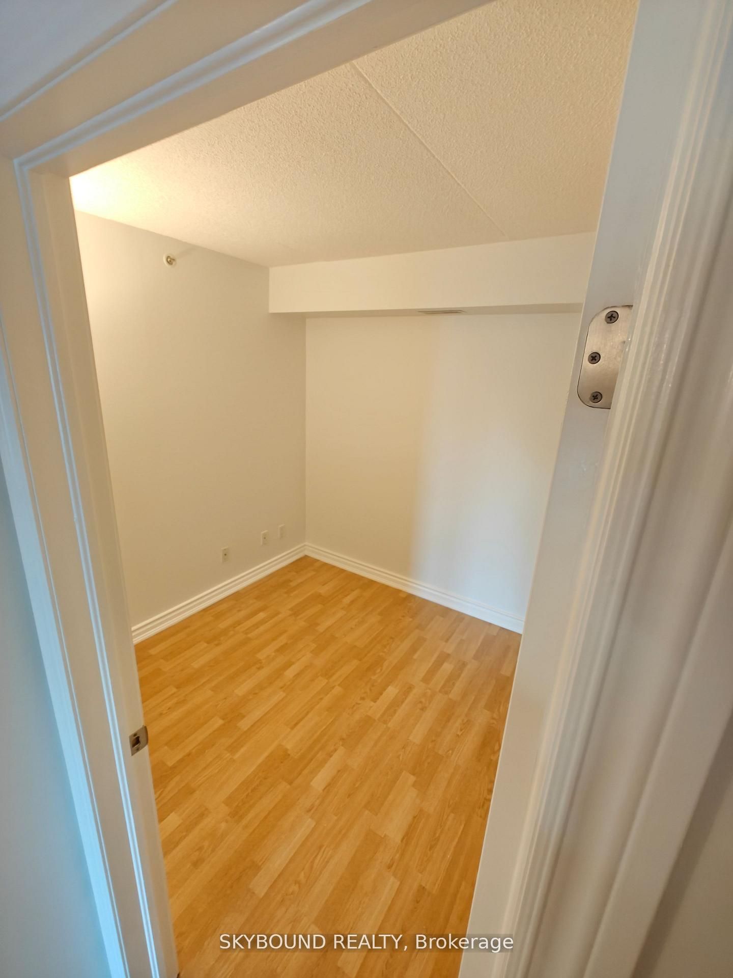1800 Walkers Line 206 Property Photo 3