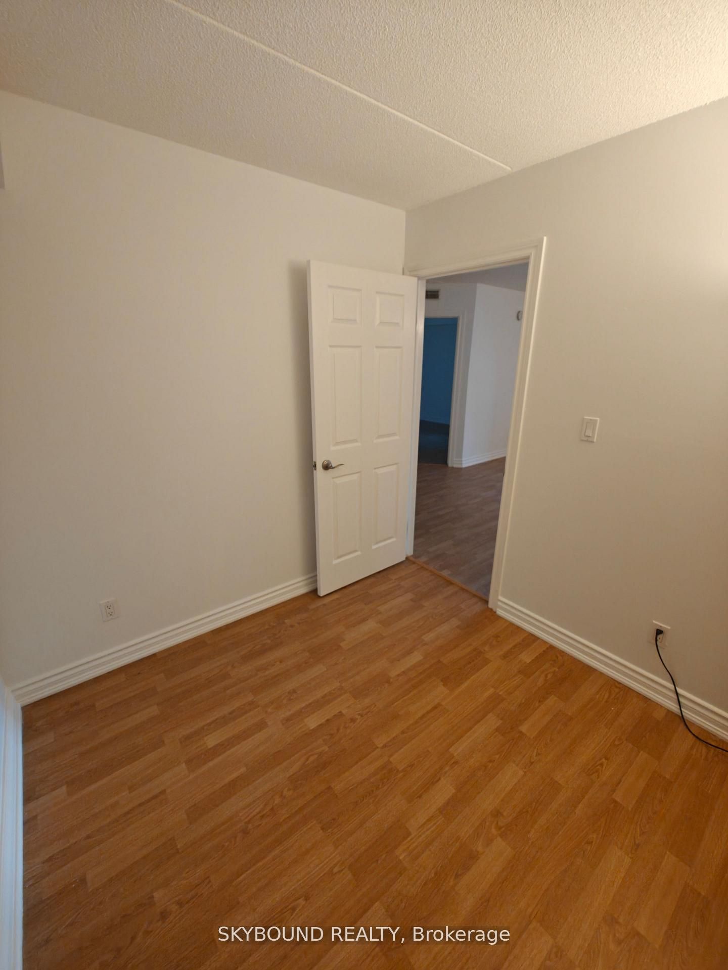 1800 Walkers Line 206 Property Photo 4