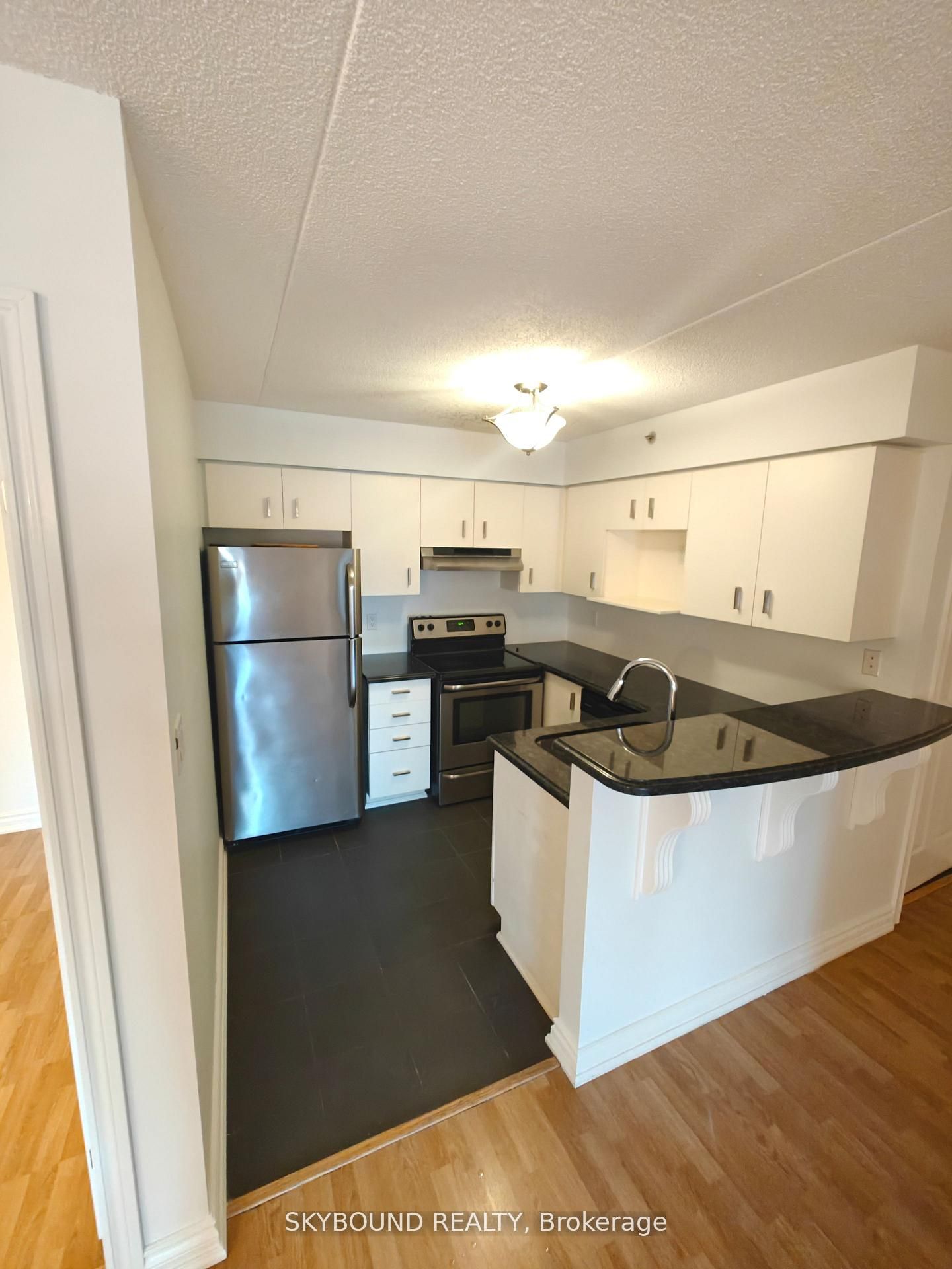 1800 Walkers Line 206 Property Photo 5