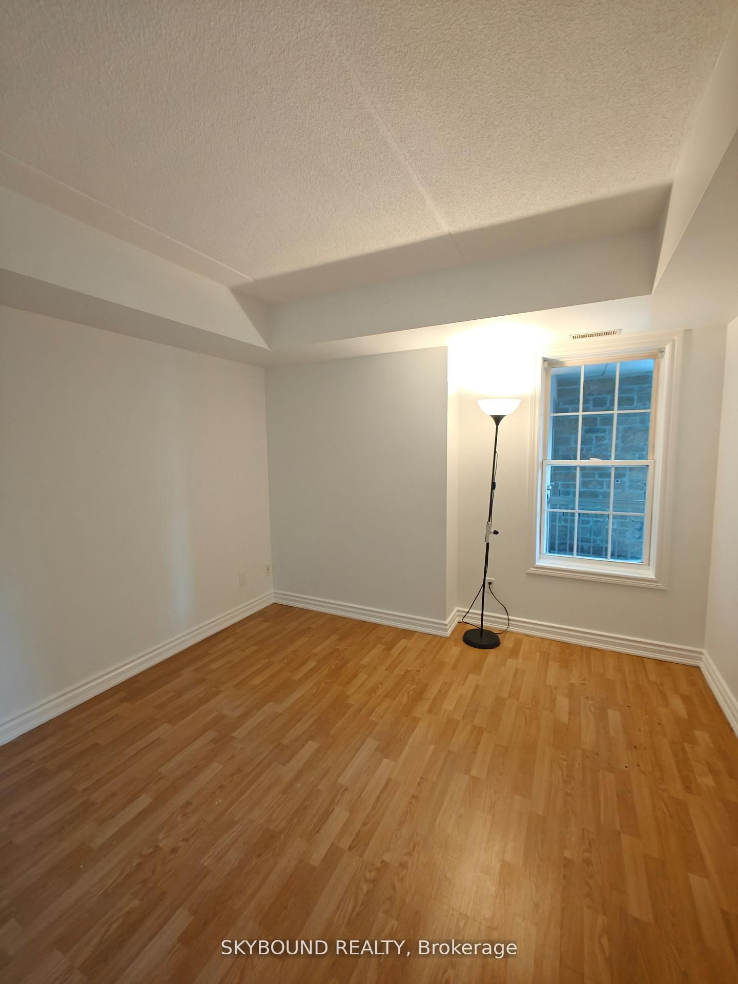 1800 Walkers Line 206 Property Photo 9