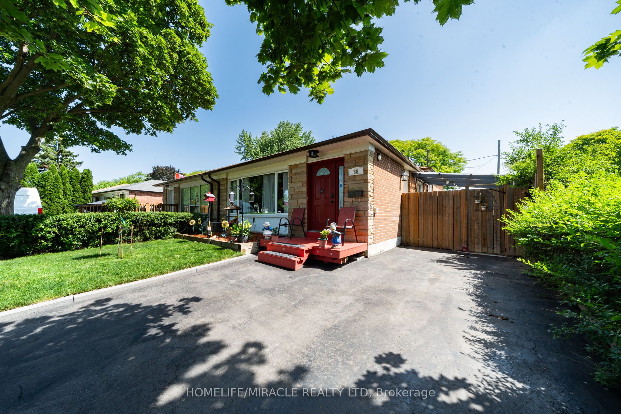 38 Ascot Avenue Property Photo 2