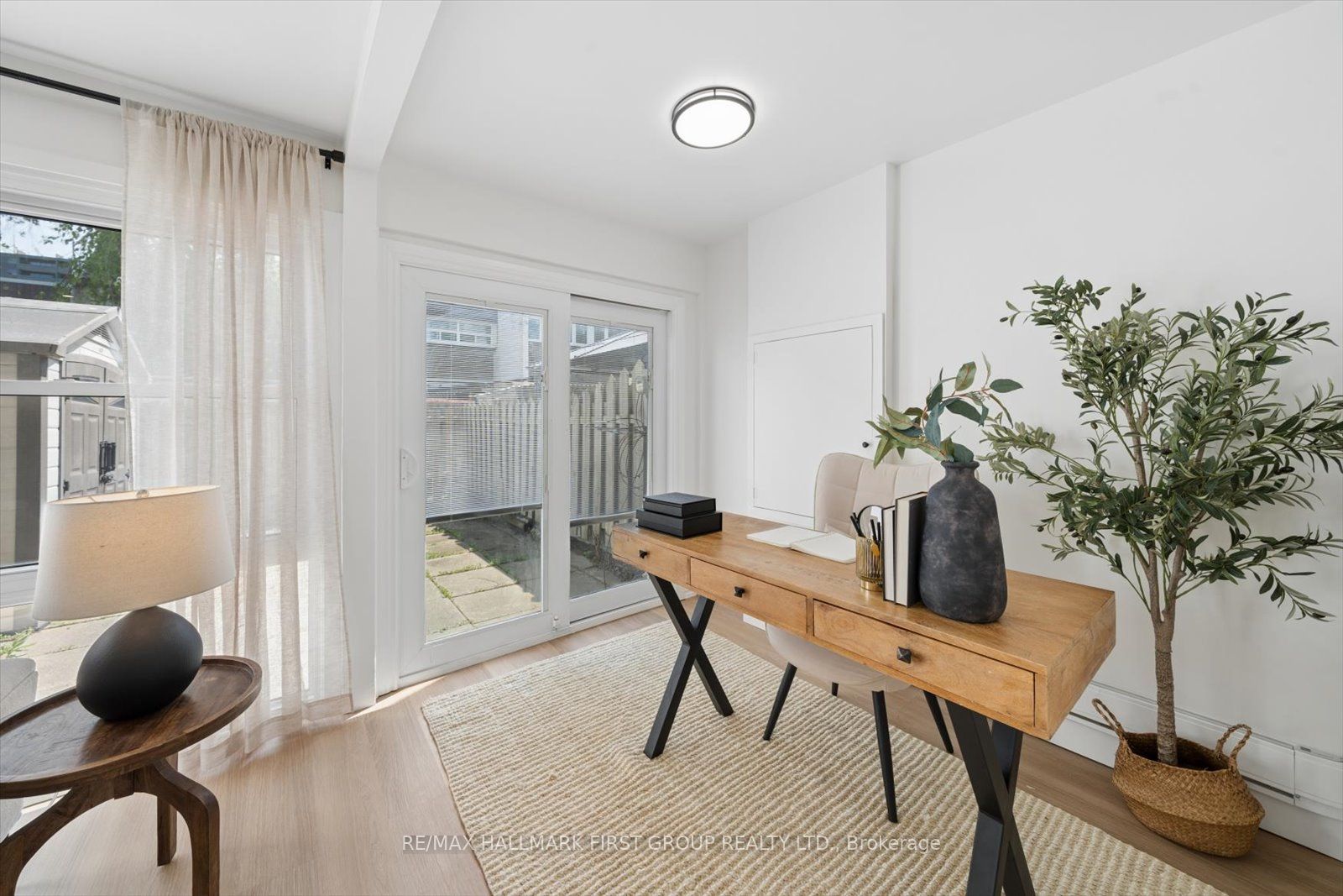 30 Venetian Crescent 128 Property Photo 6