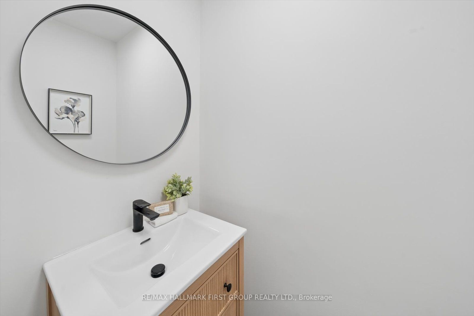 30 Venetian Crescent 128 Property Photo 12