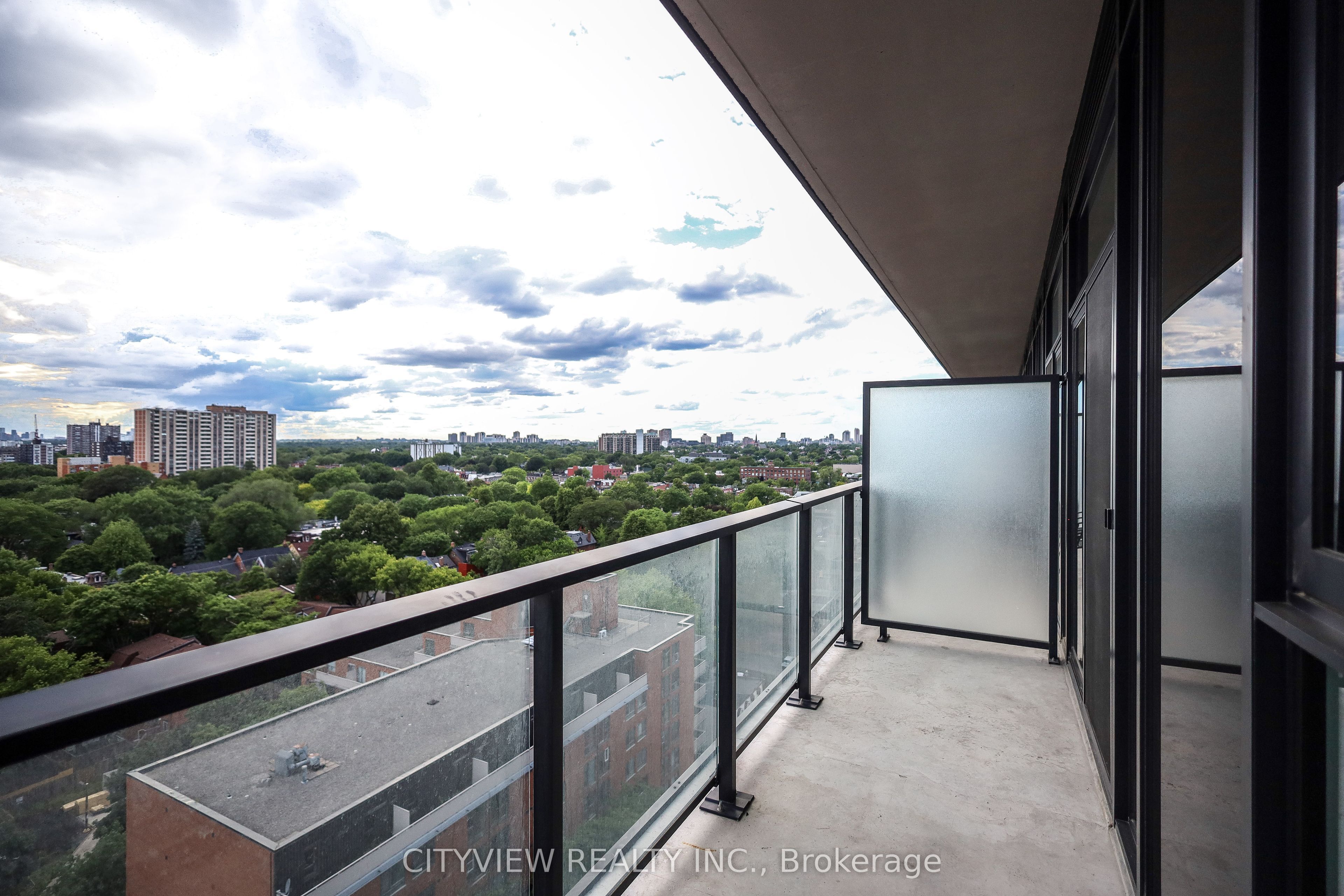 285 Dufferin Street 1121 Property Photo 17