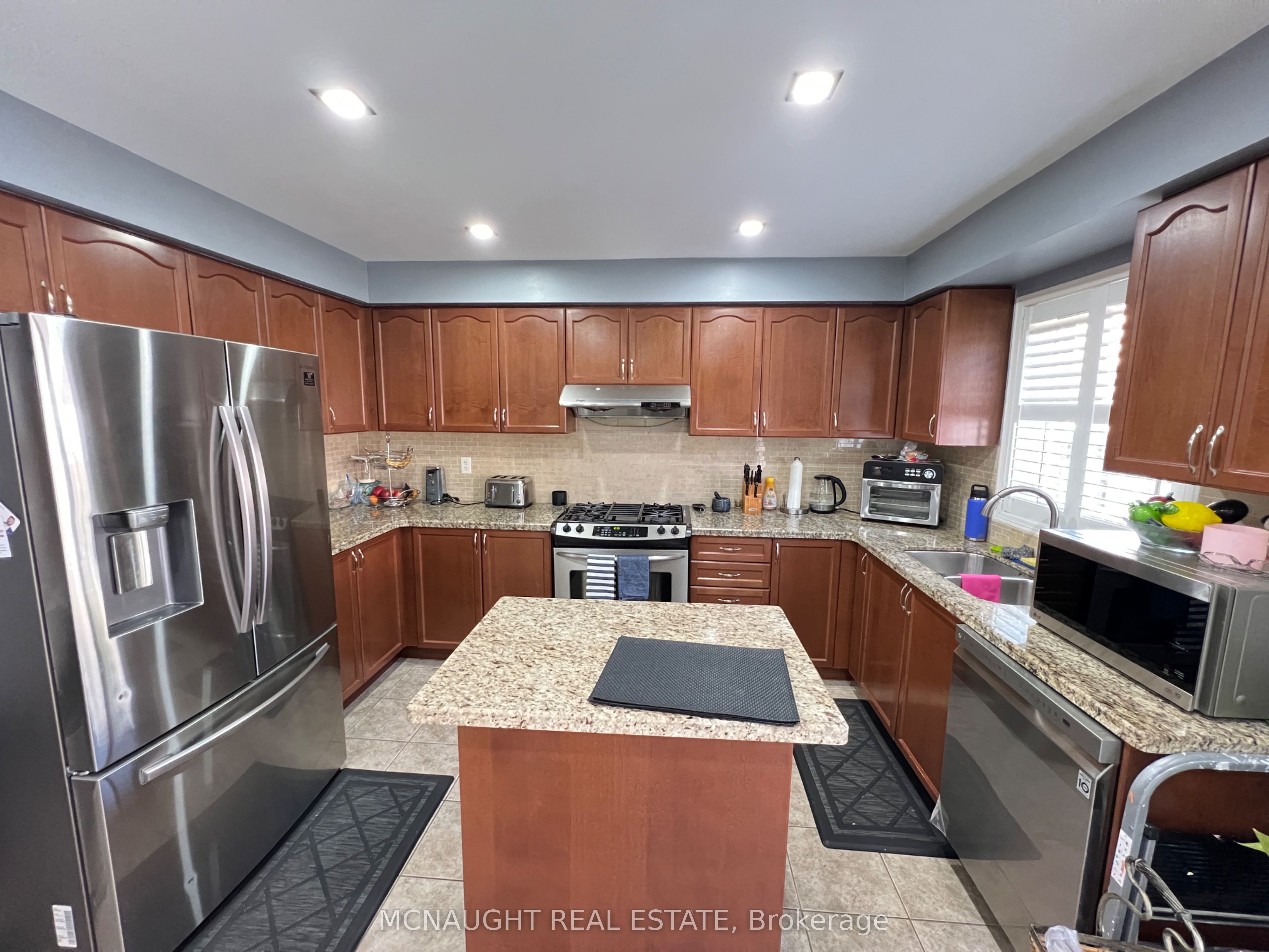 117 Crown Victoria Drive Property Photo 10