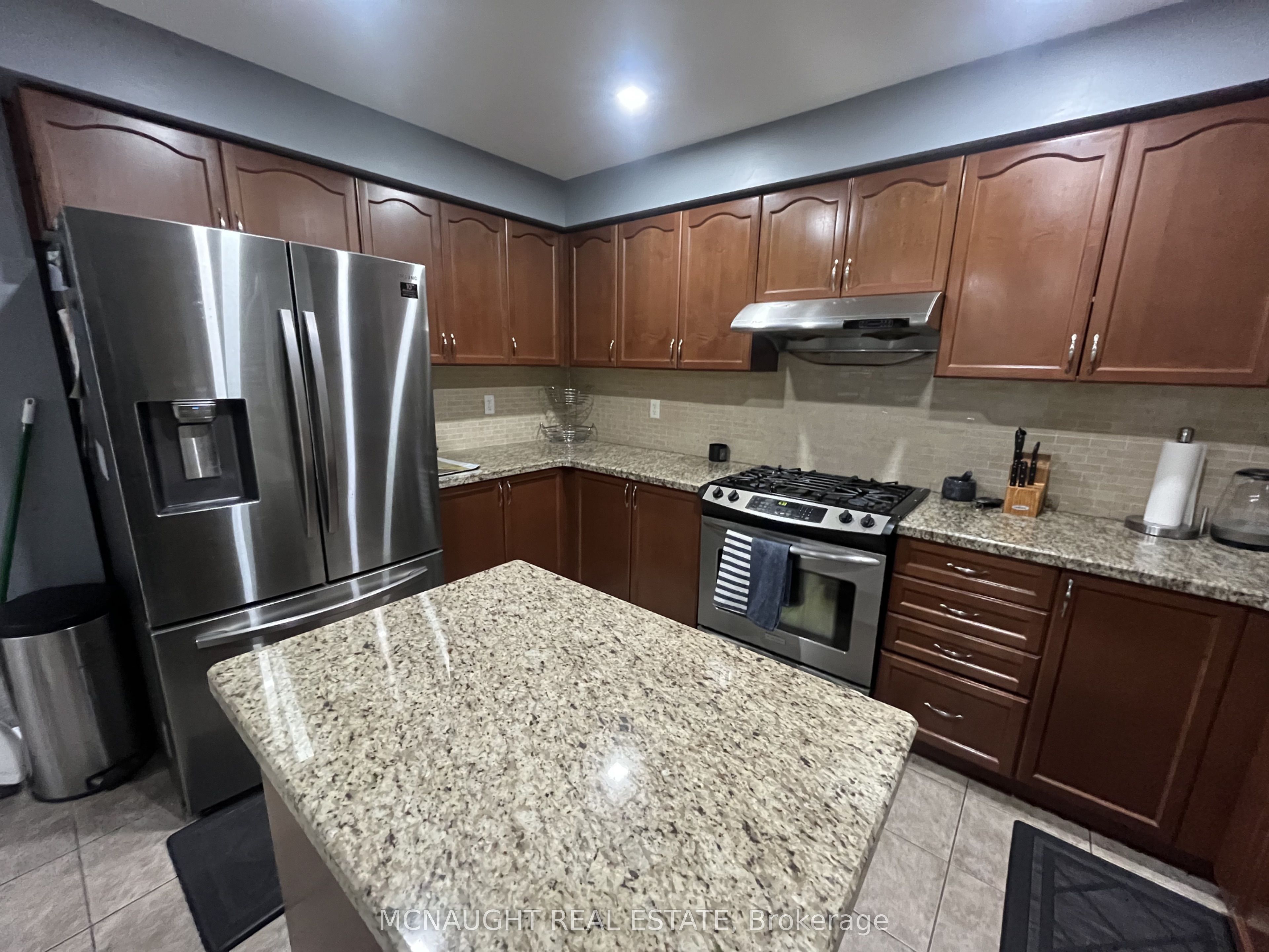117 Crown Victoria Drive Property Photo 11