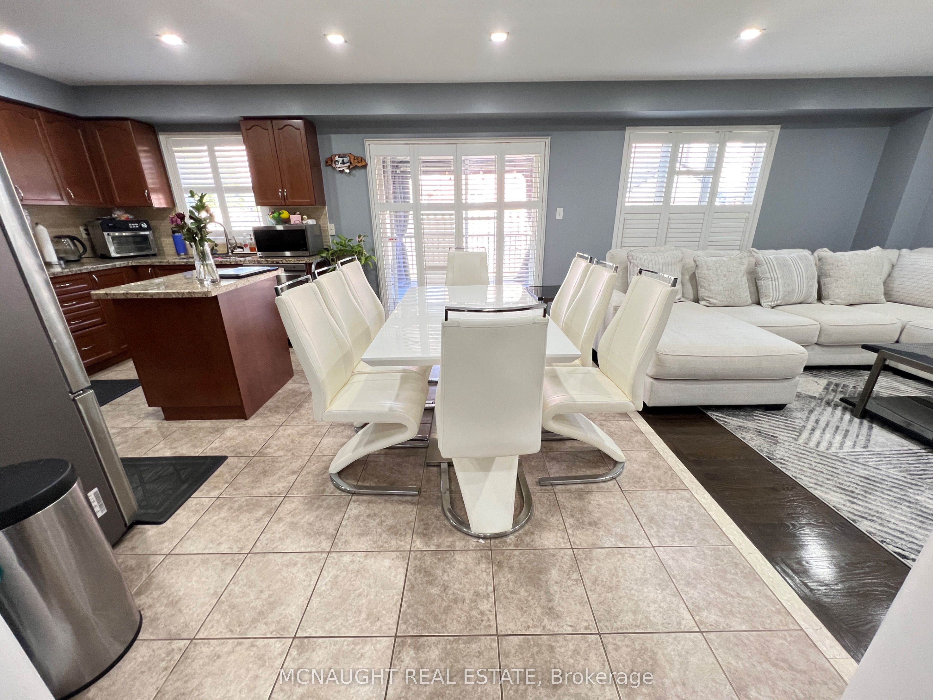 117 Crown Victoria Drive Property Photo 13