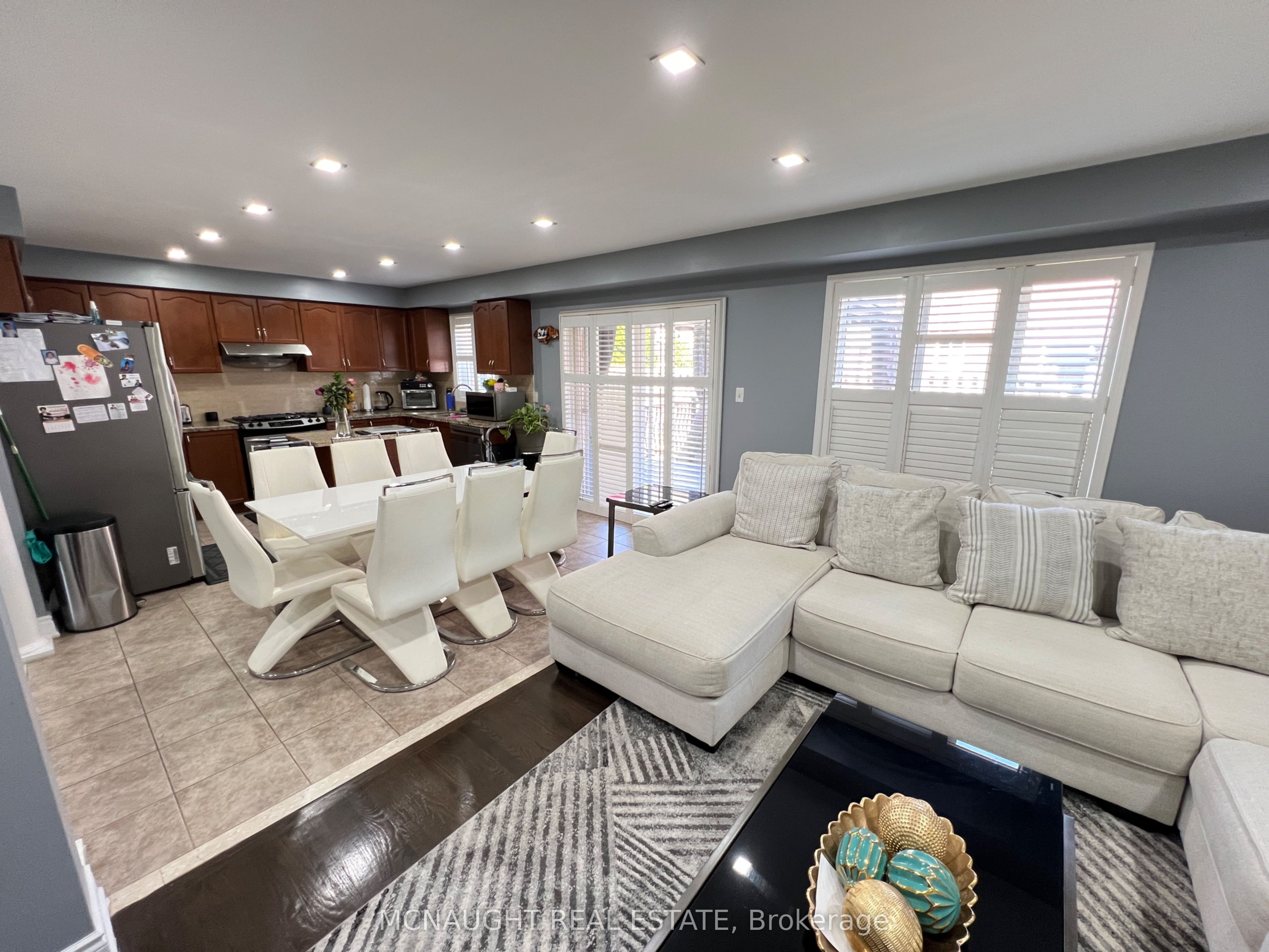 117 Crown Victoria Drive Property Photo 14