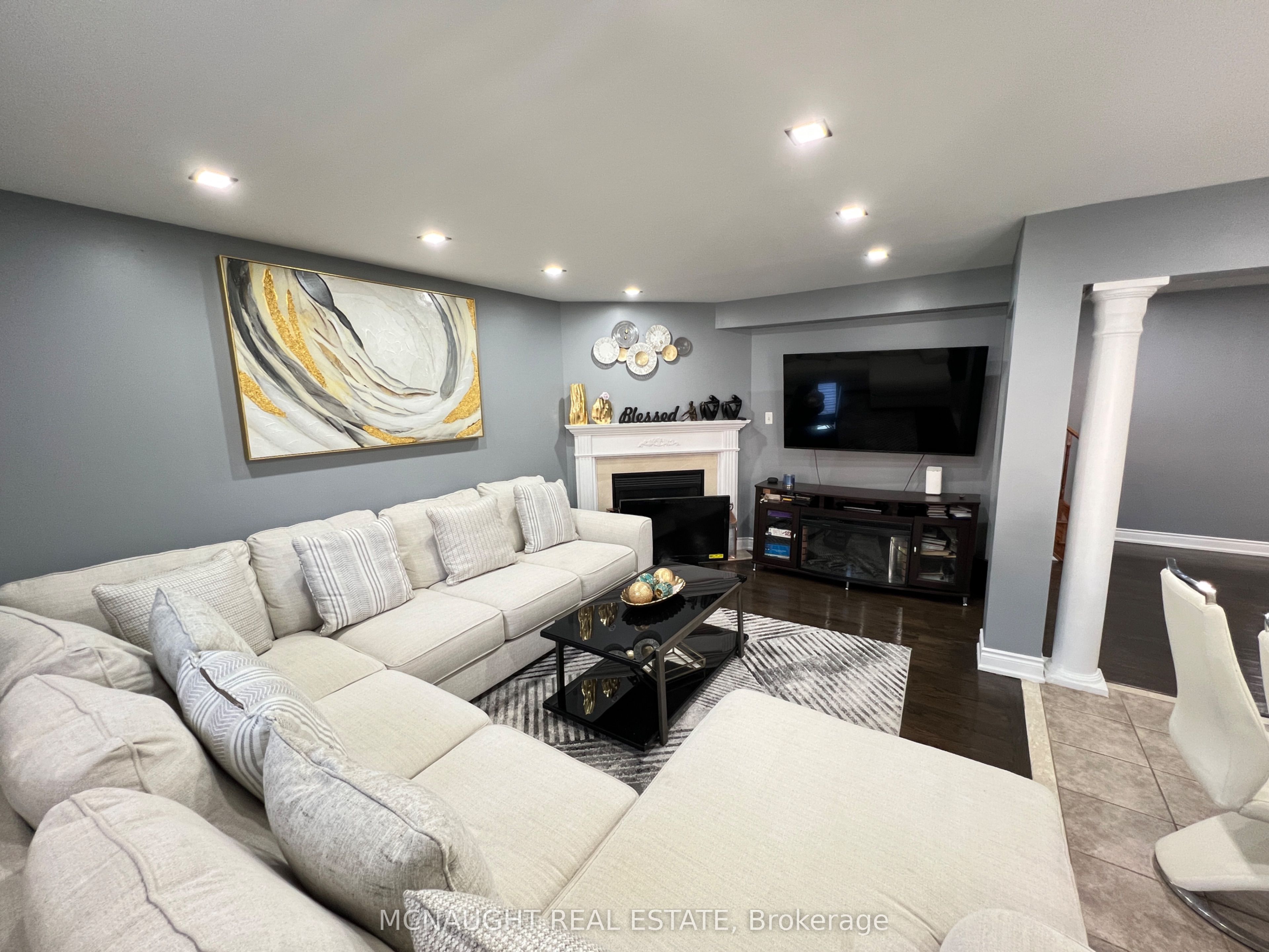 117 Crown Victoria Drive Property Photo 17