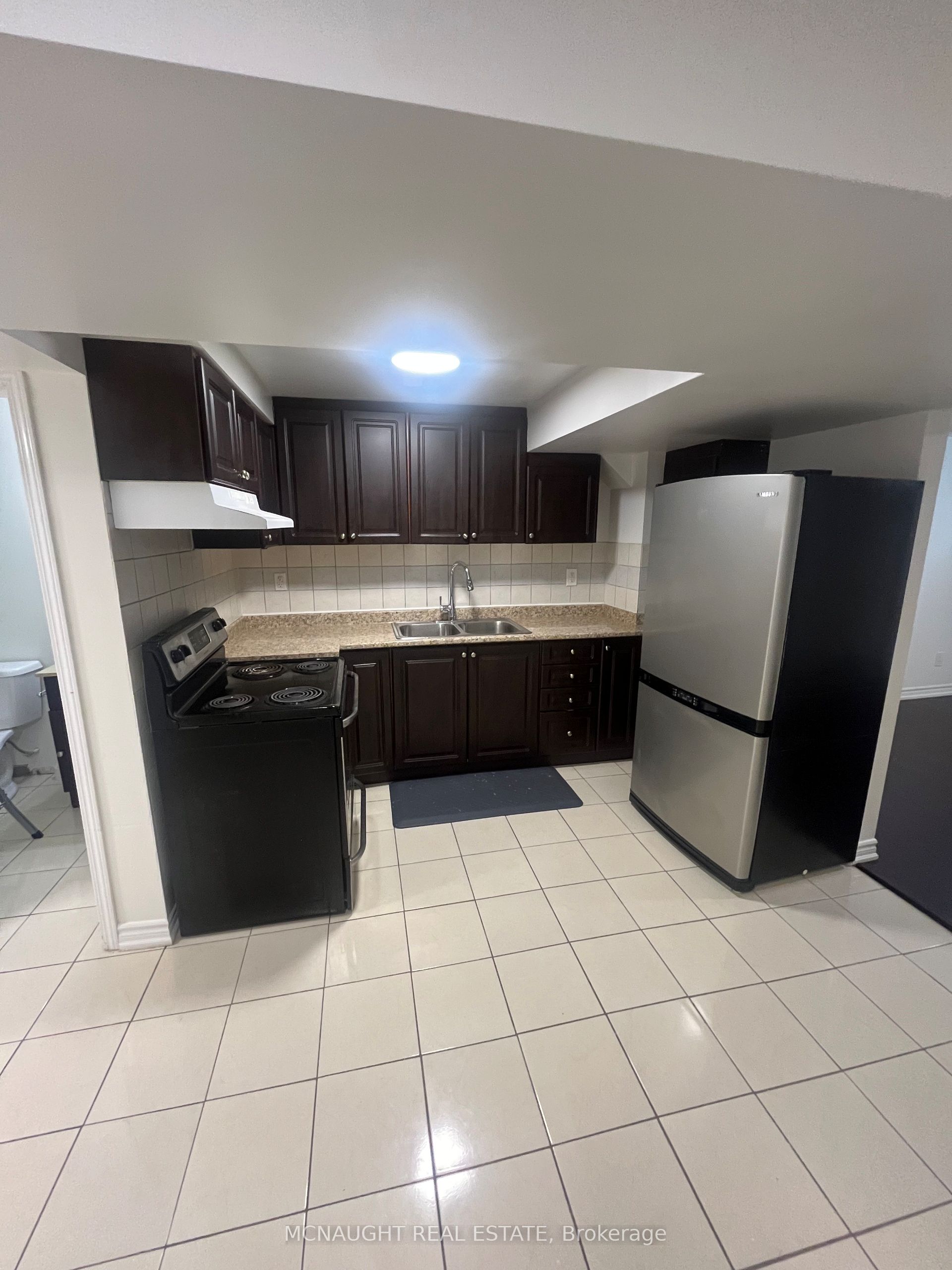 117 Crown Victoria Drive Property Photo 33