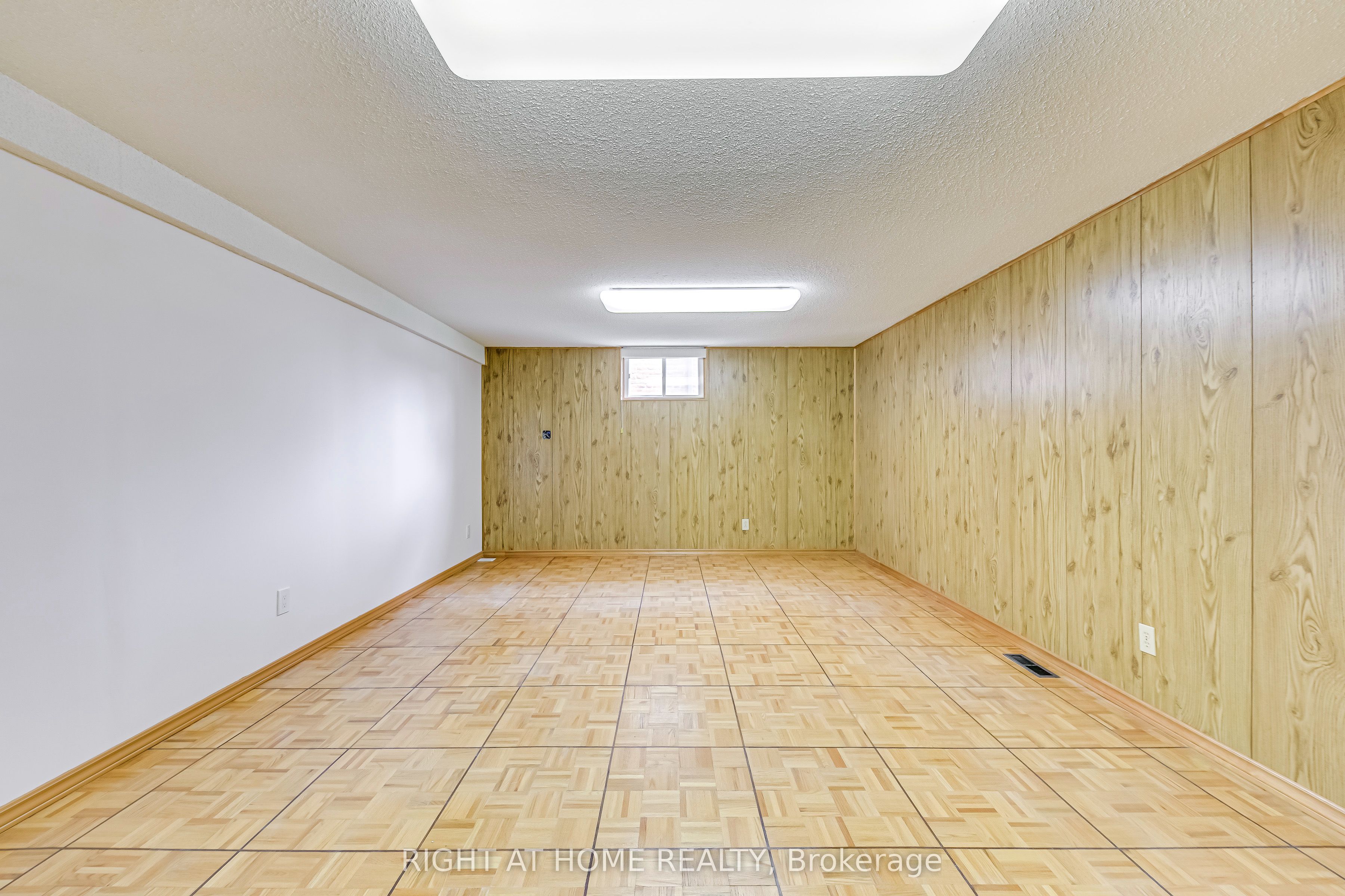 2125 Varency Drive Lower Property Photo 13