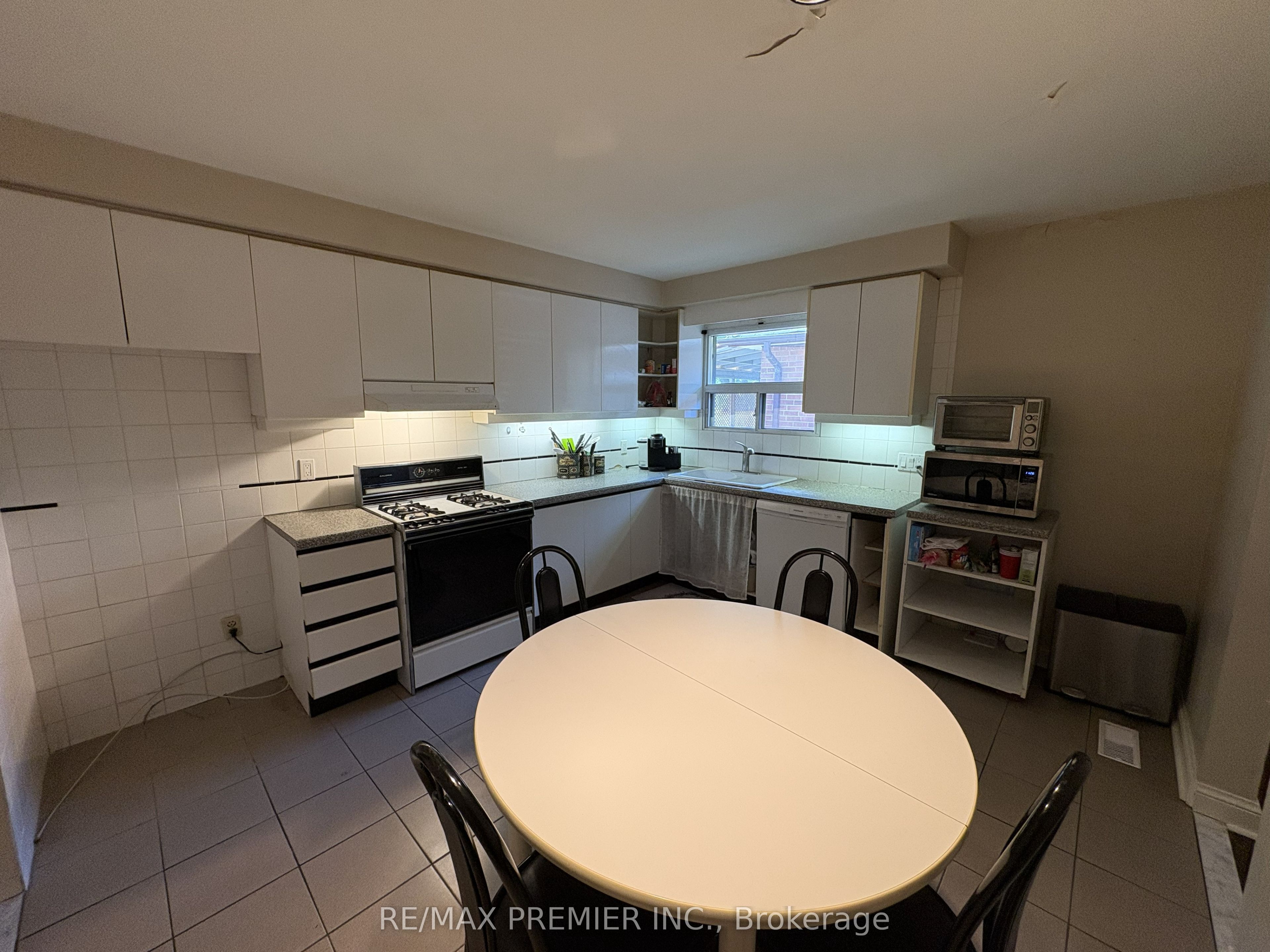 2979 Weston Road Property Photo 12