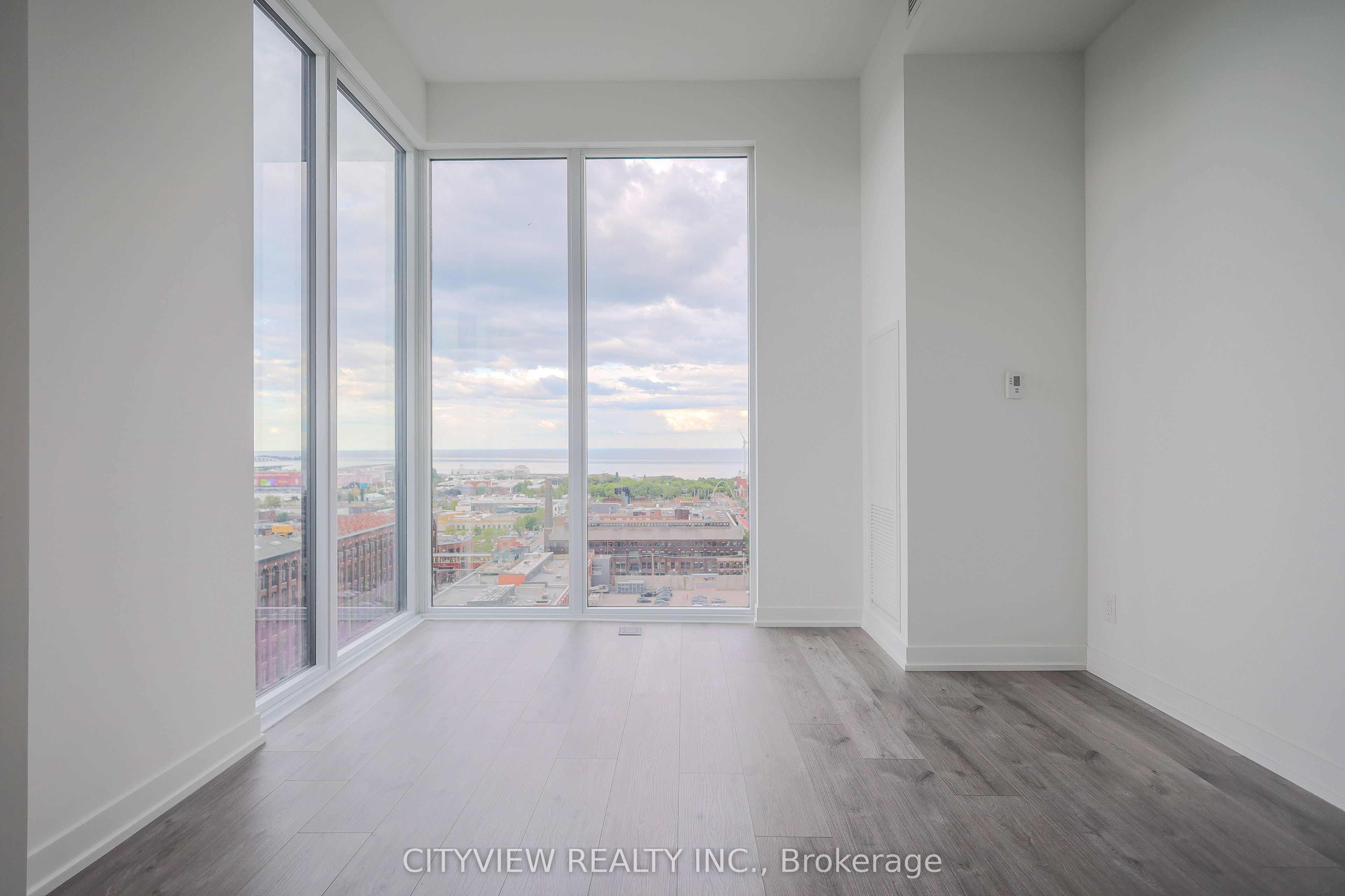 285 Dufferin Street 1402 Property Photo 6