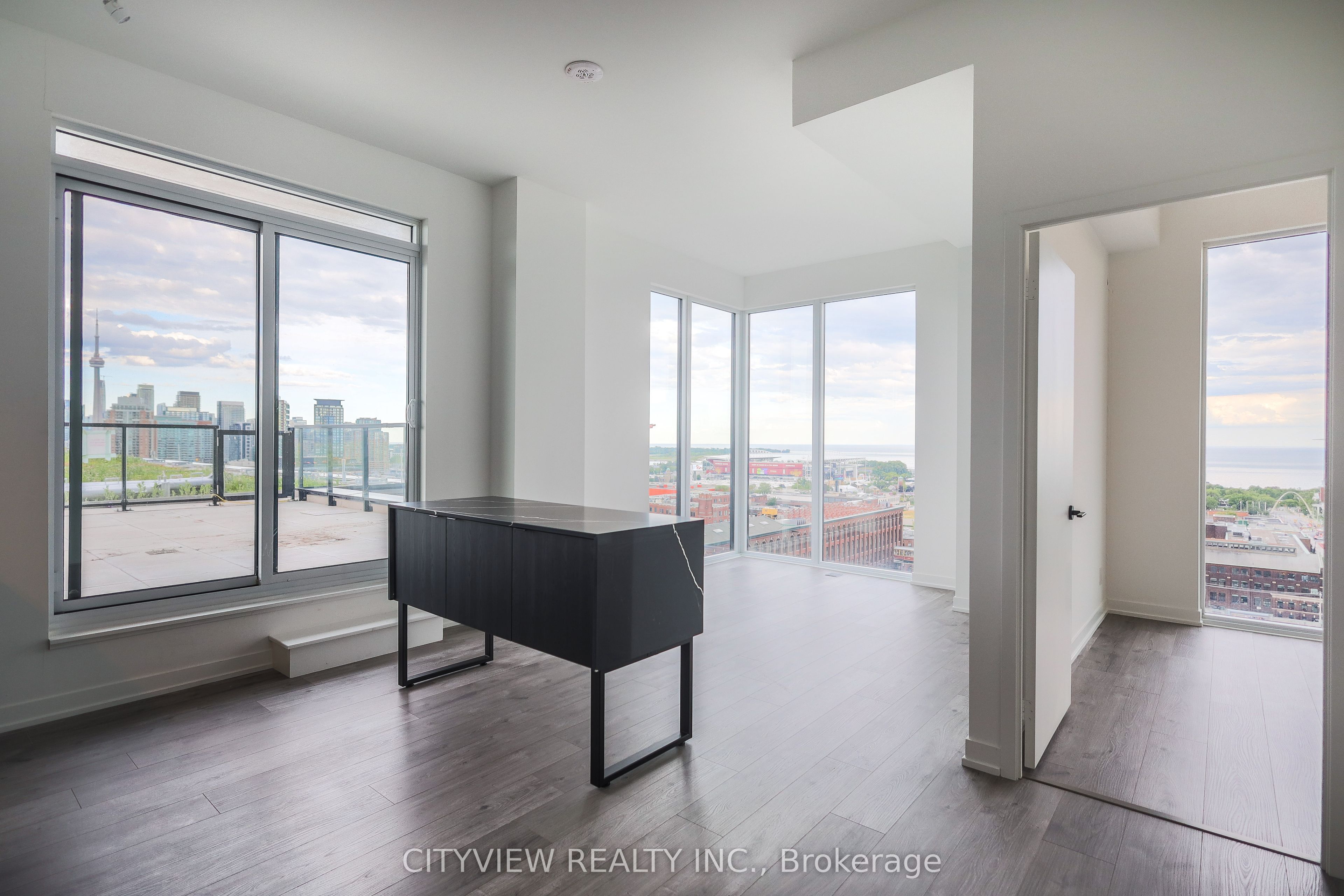 285 Dufferin Street 1402 Property Photo 8
