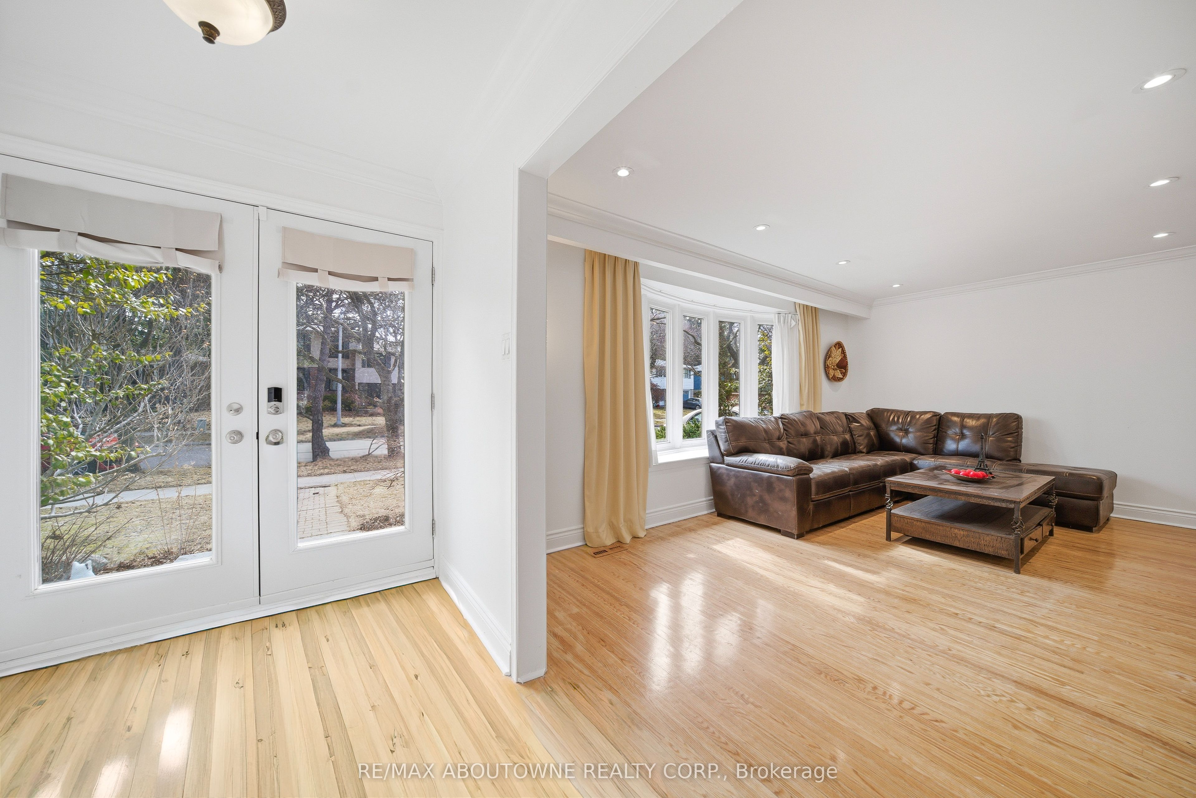 481 Anthony Drive Property Photo 3
