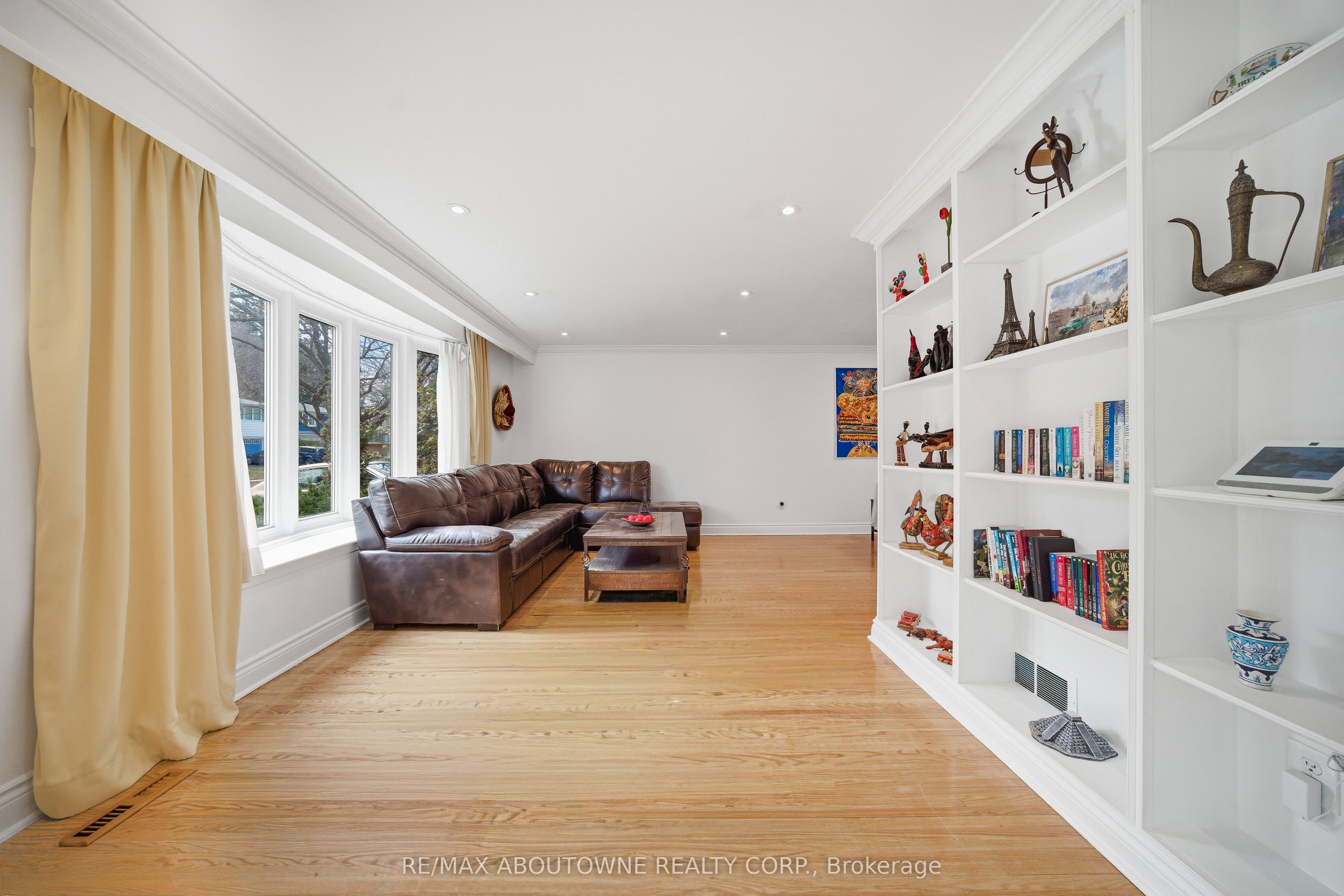 481 Anthony Drive Property Photo 4
