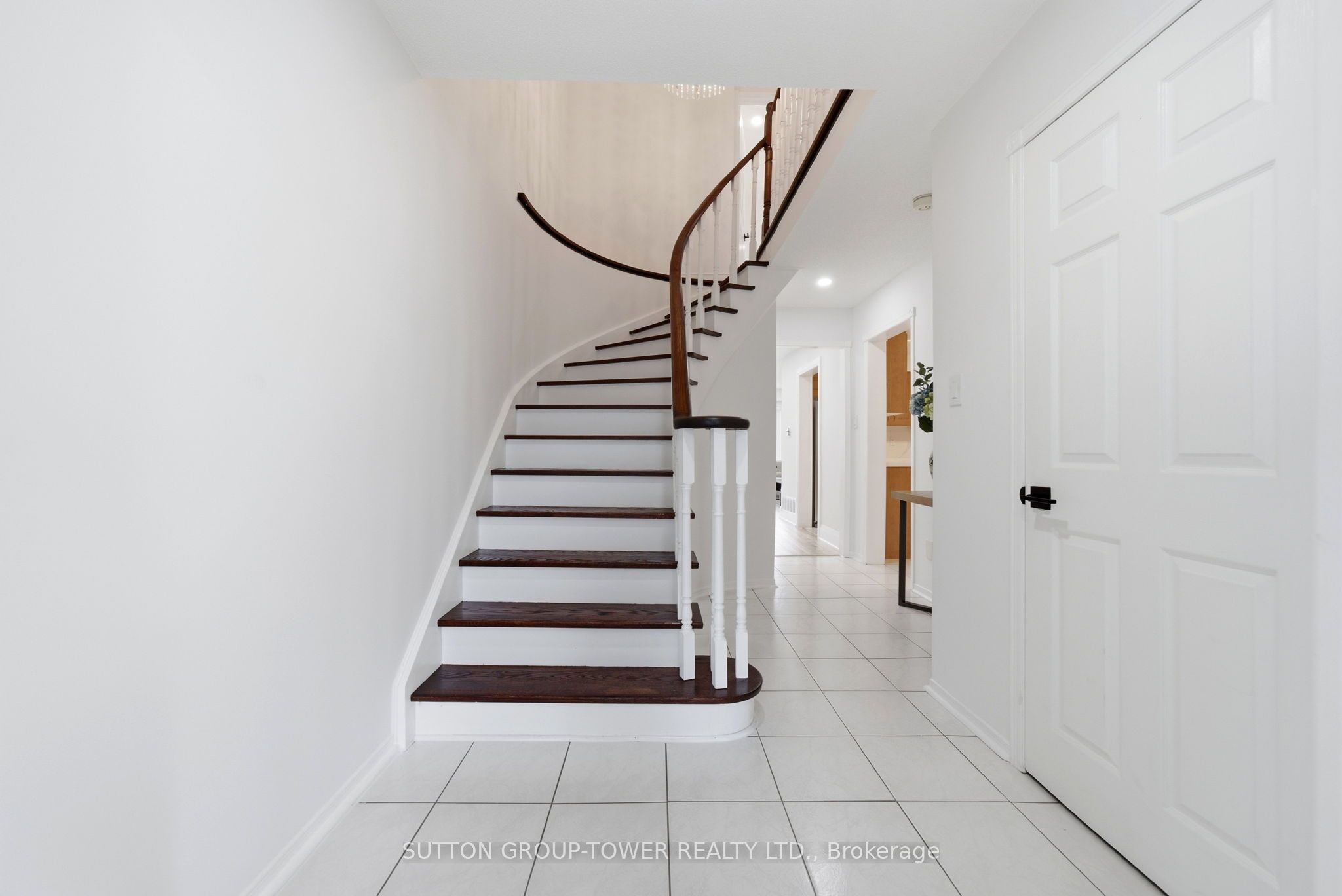 5035 Moulin Rouge Crescent Property Photo 6