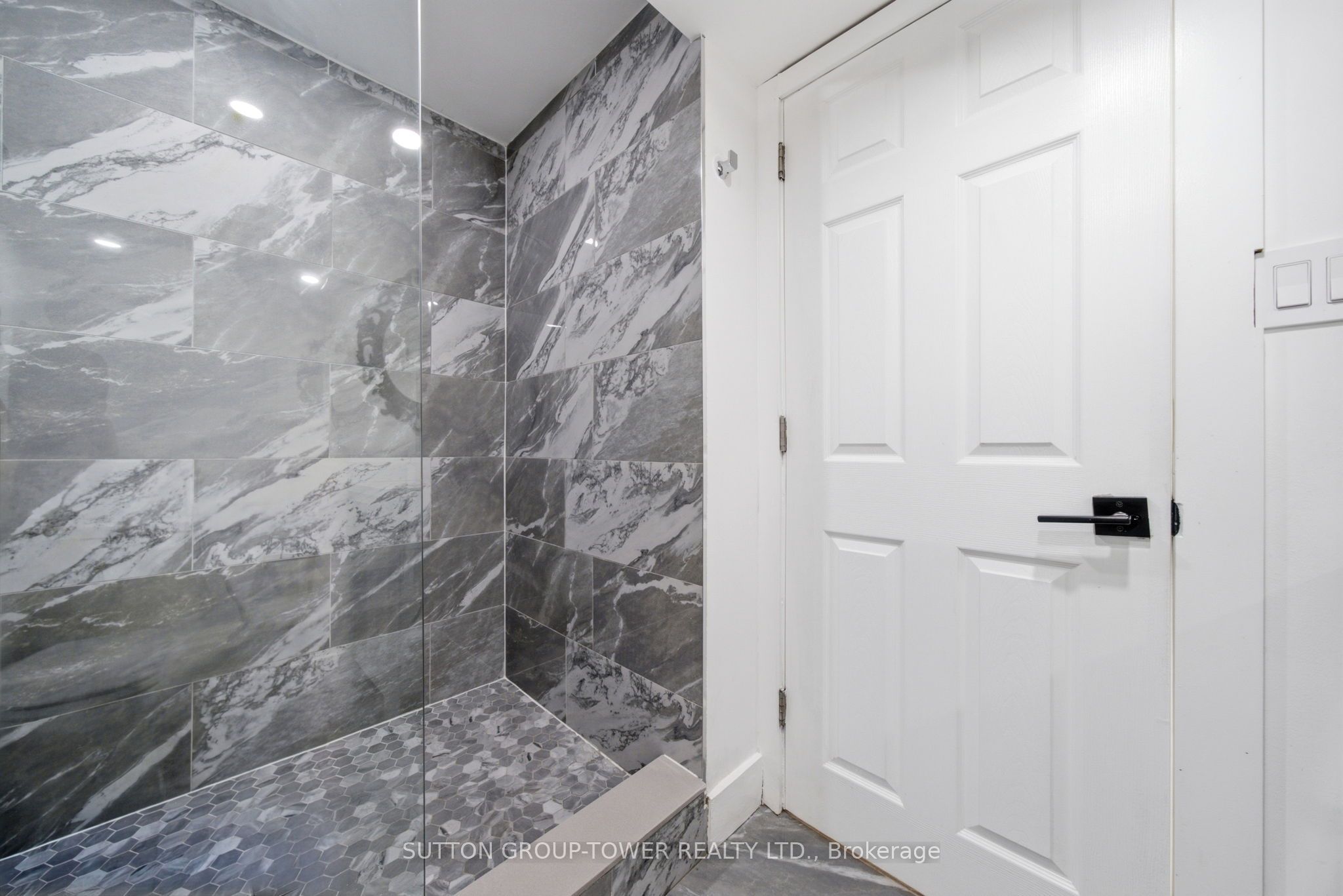 5035 Moulin Rouge Crescent Property Photo 28