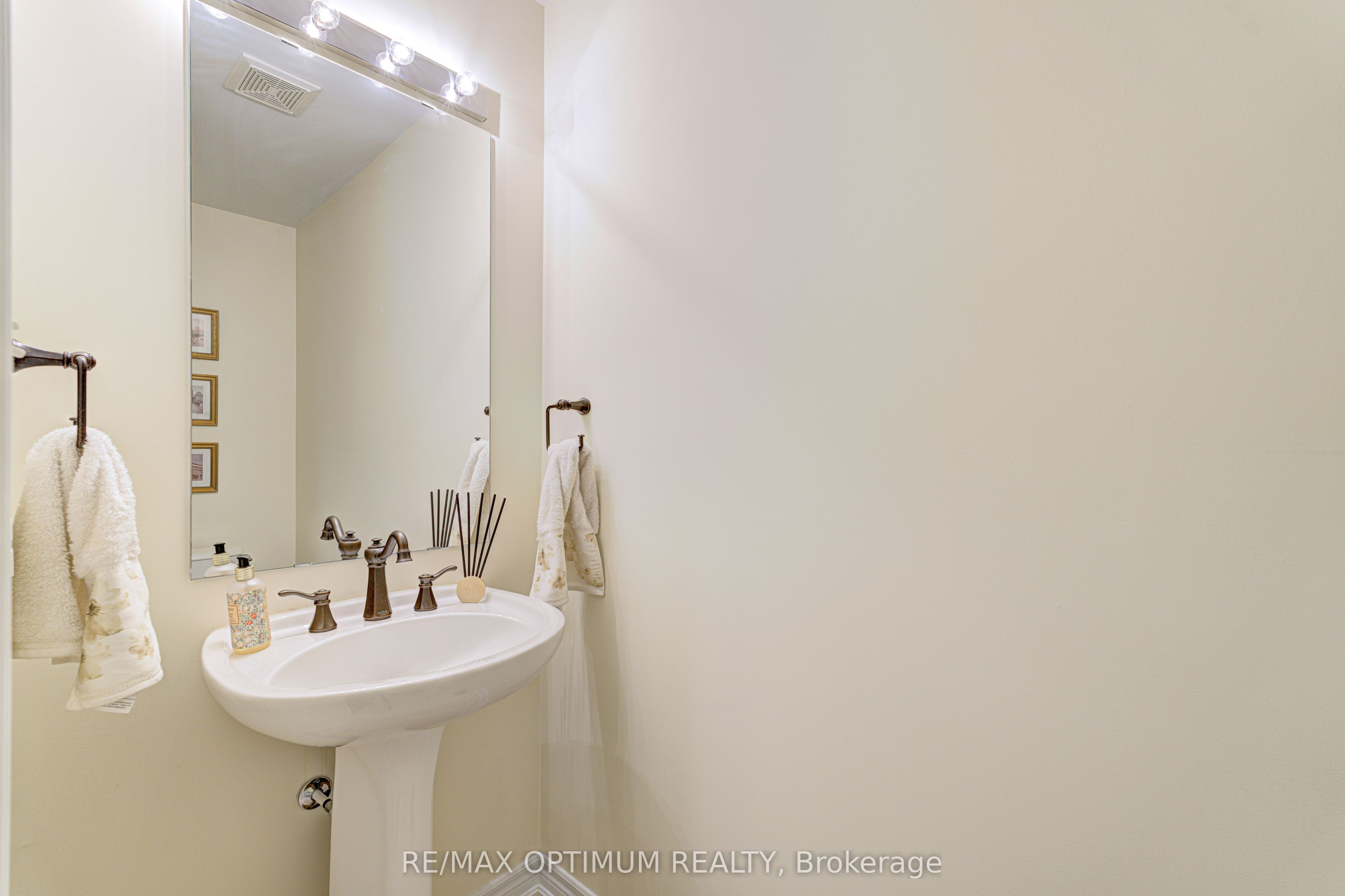 60 Impulse Circle Property Photo 21