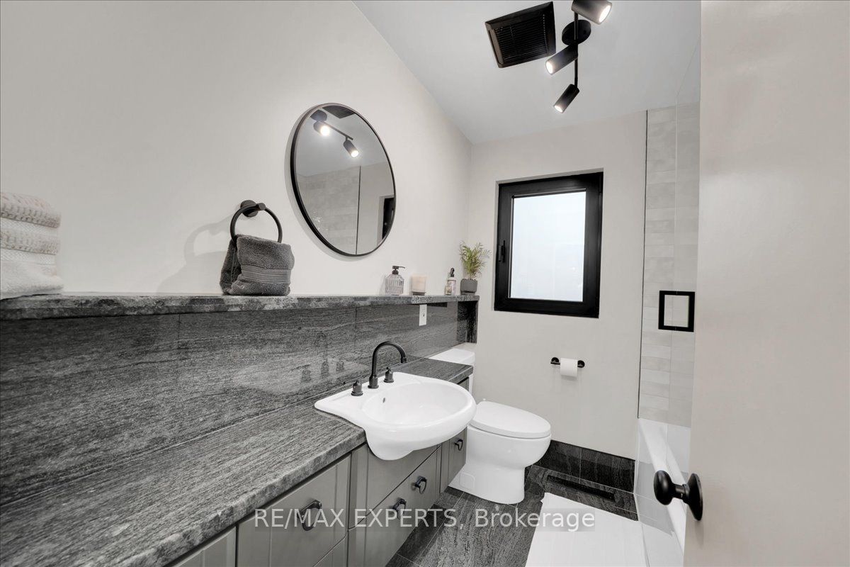 525 King Street E Property Photo 17