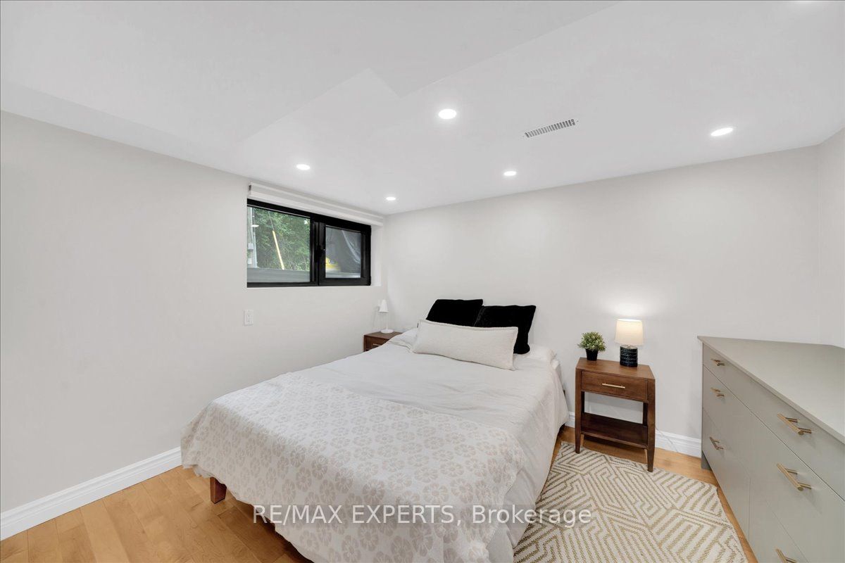 525 King Street E Property Photo 24